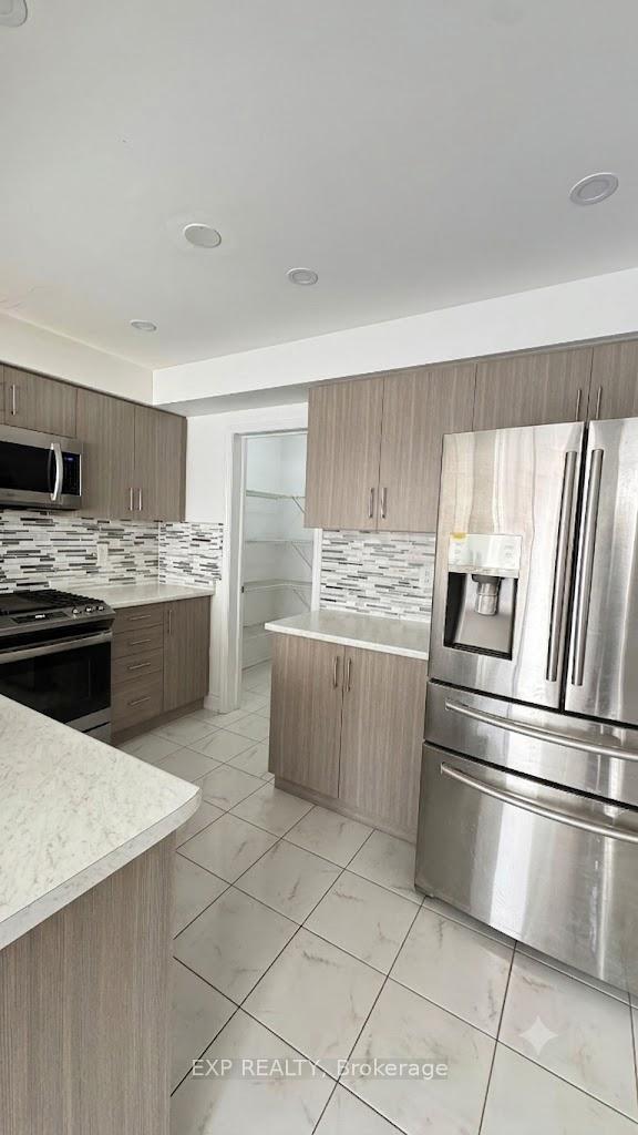 Photo 8 of 215 Remembrance Road, Brampton, Northwest Brampton — HOMEH