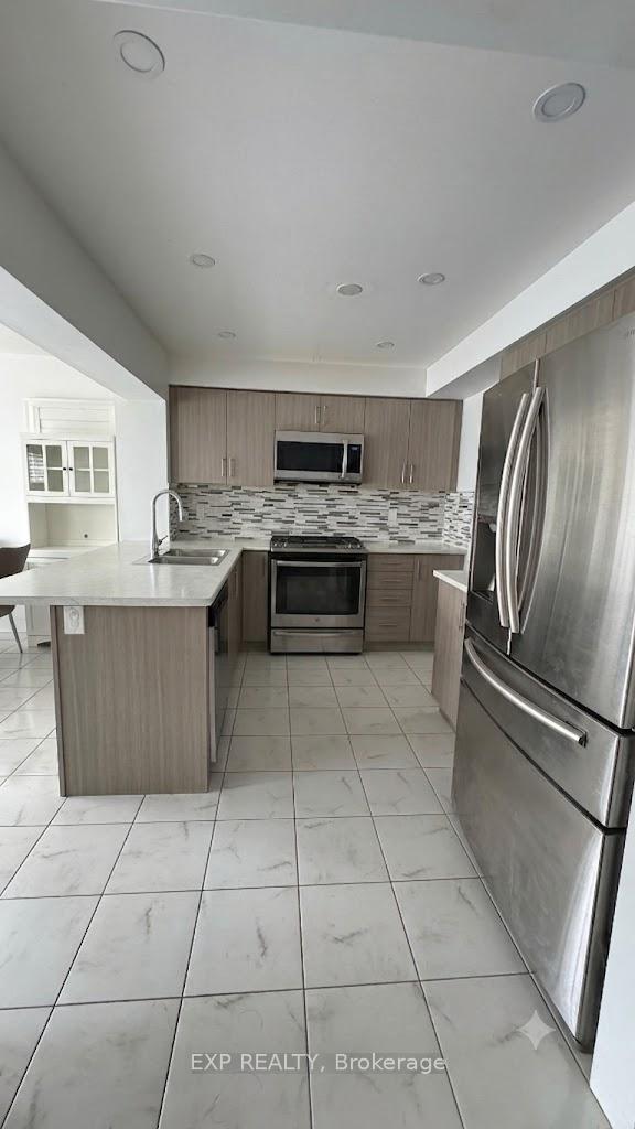 Photo 9 of 215 Remembrance Road, Brampton, Northwest Brampton — HOMEH