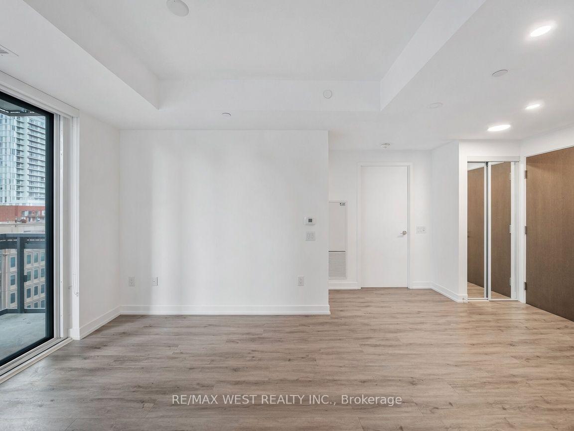 Photo 2 of Unit 1107, 39 Roehampton Avenue, Toronto, Mount Pleasant West — HOMEH
