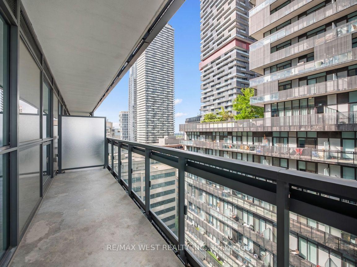 Photo 3 of Unit 1107, 39 Roehampton Avenue, Toronto, Mount Pleasant West — HOMEH
