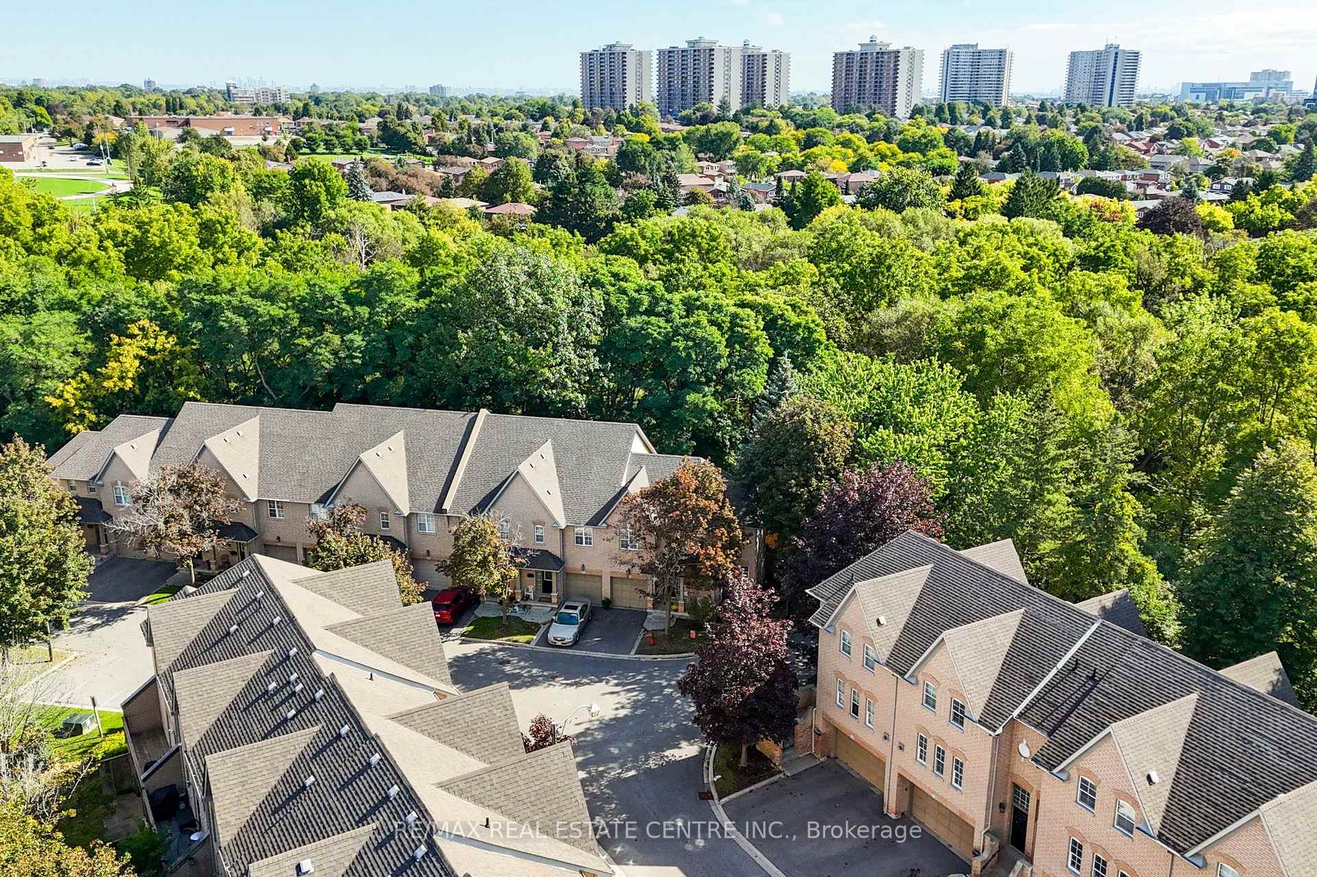 Photo 4 of Unit 19, 8305 Mclaughlin Road, Brampton, Brampton South — HOMEH