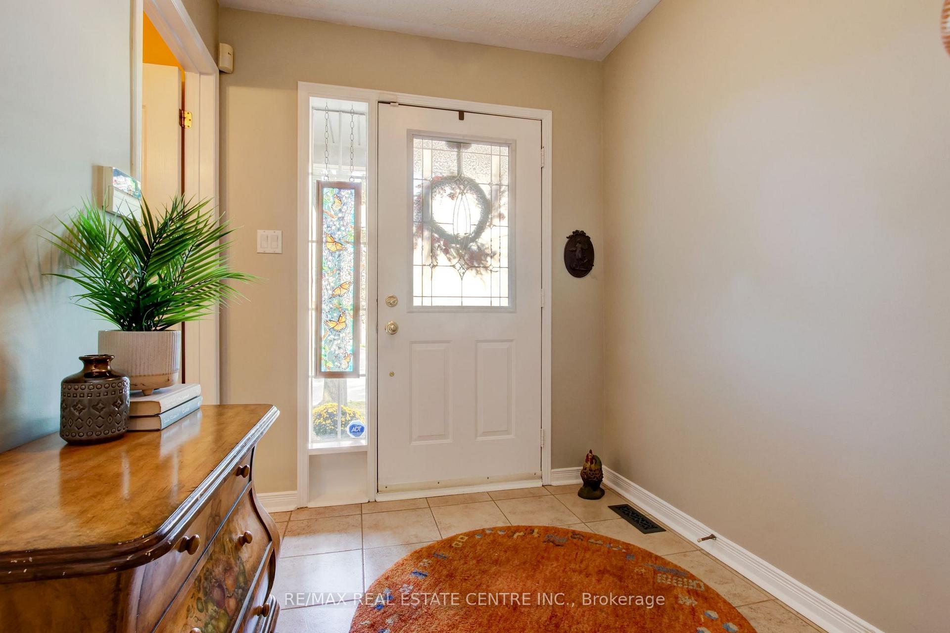 Photo 7 of Unit 19, 8305 Mclaughlin Road, Brampton, Brampton South — HOMEH