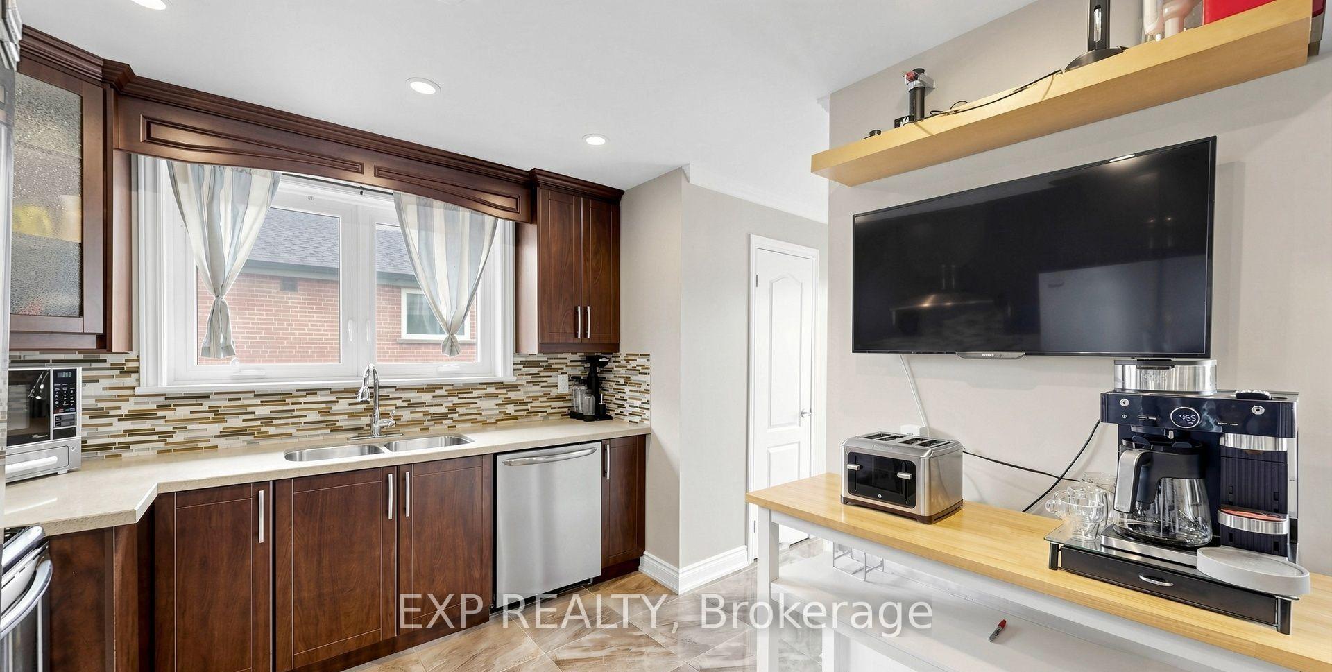 Photo 4 of Unit Main, 71 Addington Crescent, Brampton, Avondale — HOMEH