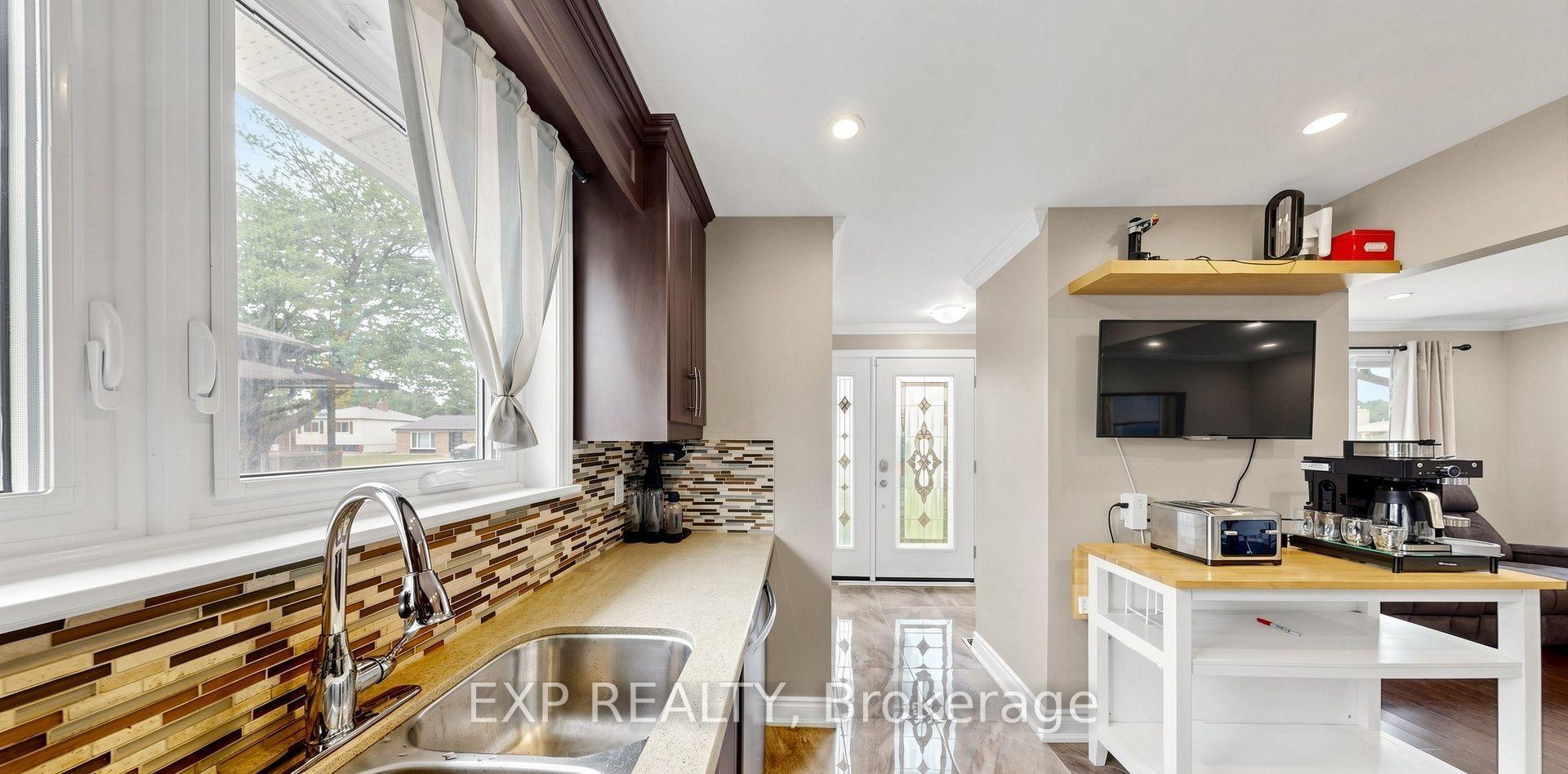 Photo 3 of Unit Main, 71 Addington Crescent, Brampton, Avondale — HOMEH