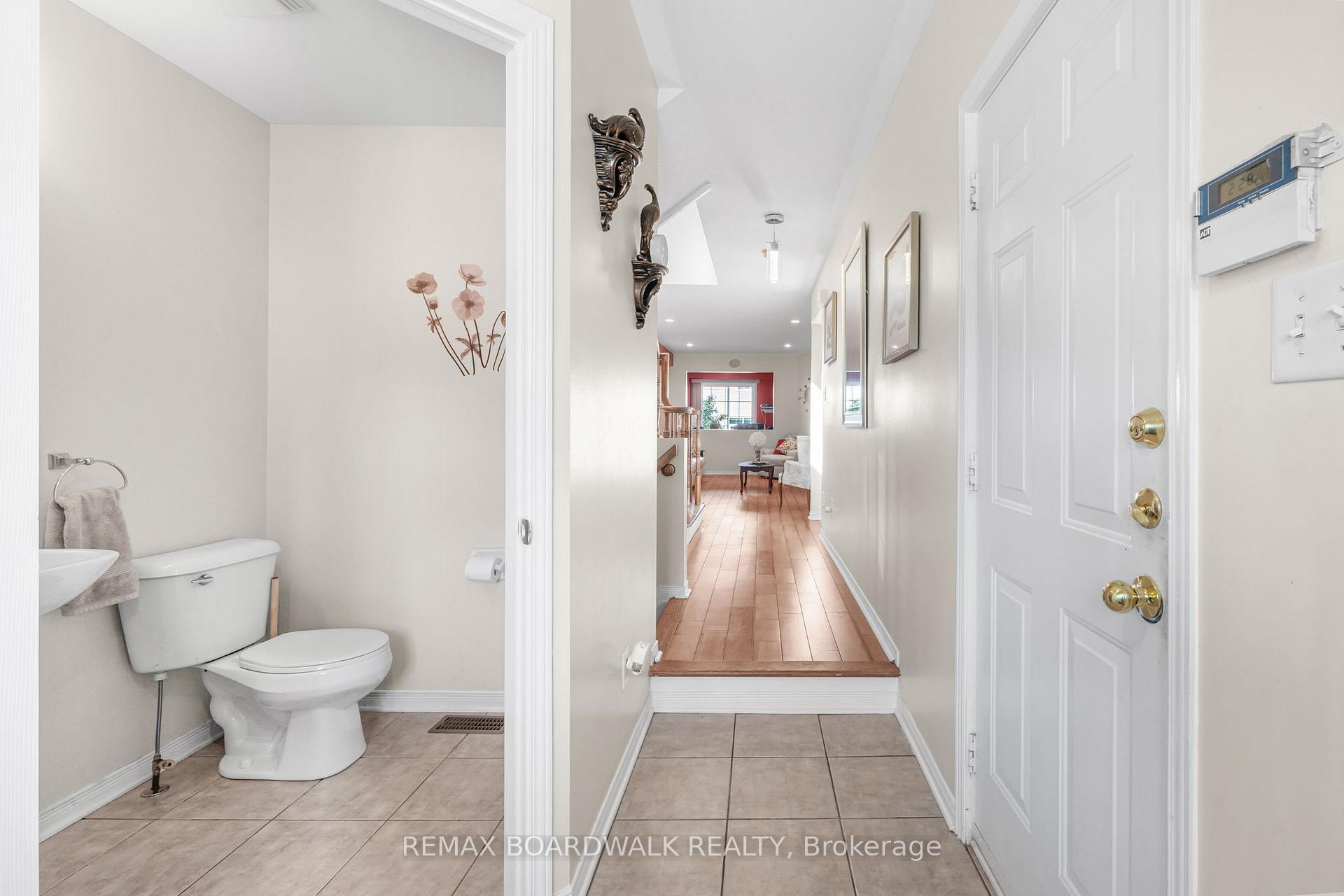 Photo 4 of 21 Kirkstone Private, Ottawa, Barrhaven - Stonebridge — HOMEH