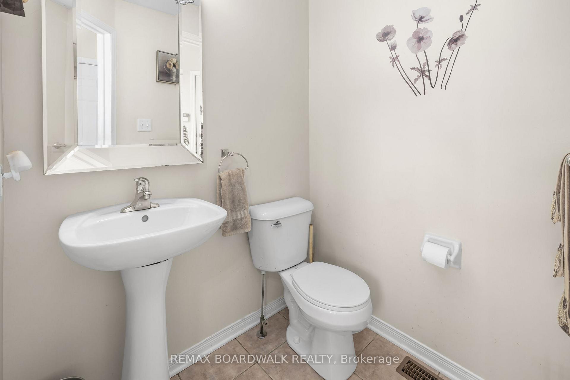 Photo 5 of 21 Kirkstone Private, Ottawa, Barrhaven - Stonebridge — HOMEH