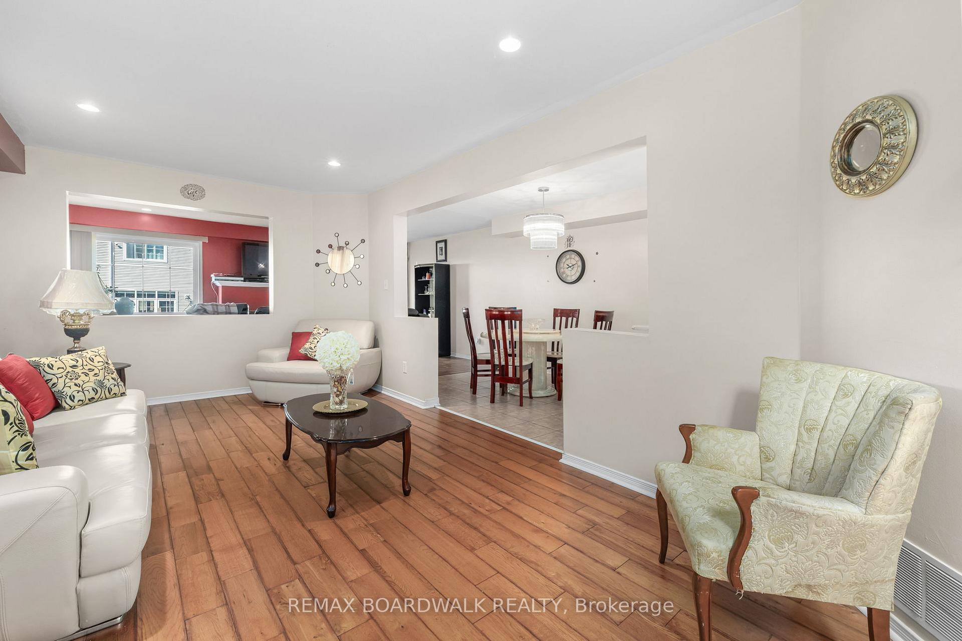 Photo 10 of 21 Kirkstone Private, Ottawa, Barrhaven - Stonebridge — HOMEH