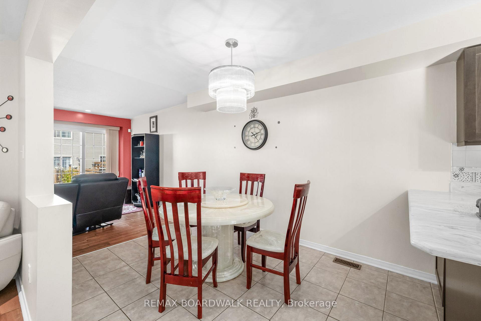 Photo 11 of 21 Kirkstone Private, Ottawa, Barrhaven - Stonebridge — HOMEH