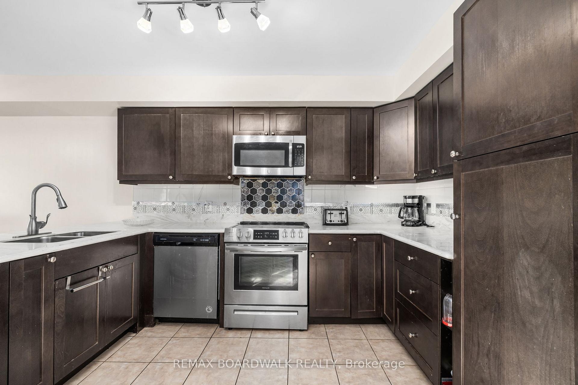 Photo 14 of 21 Kirkstone Private, Ottawa, Barrhaven - Stonebridge — HOMEH
