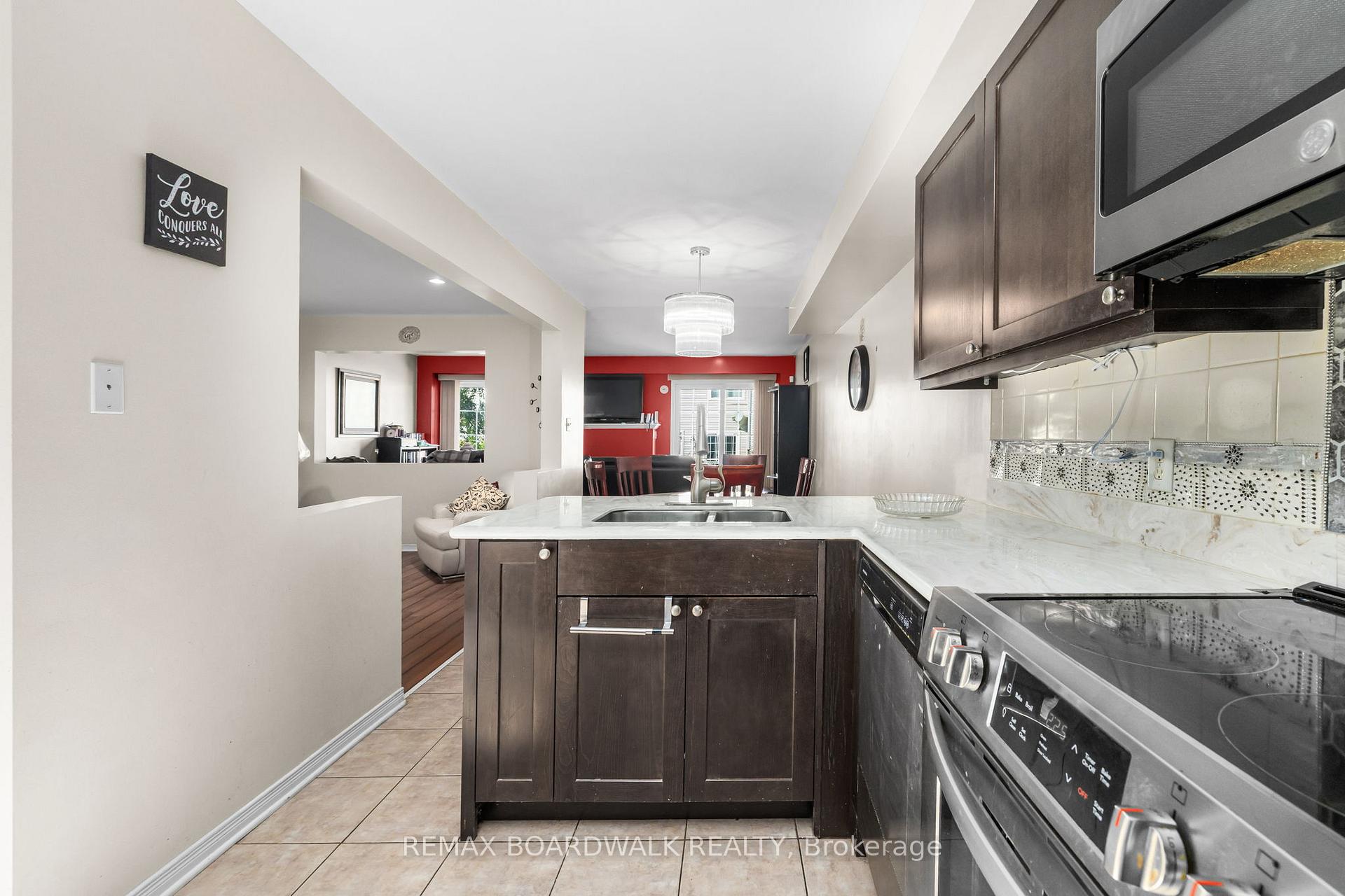 Photo 15 of 21 Kirkstone Private, Ottawa, Barrhaven - Stonebridge — HOMEH
