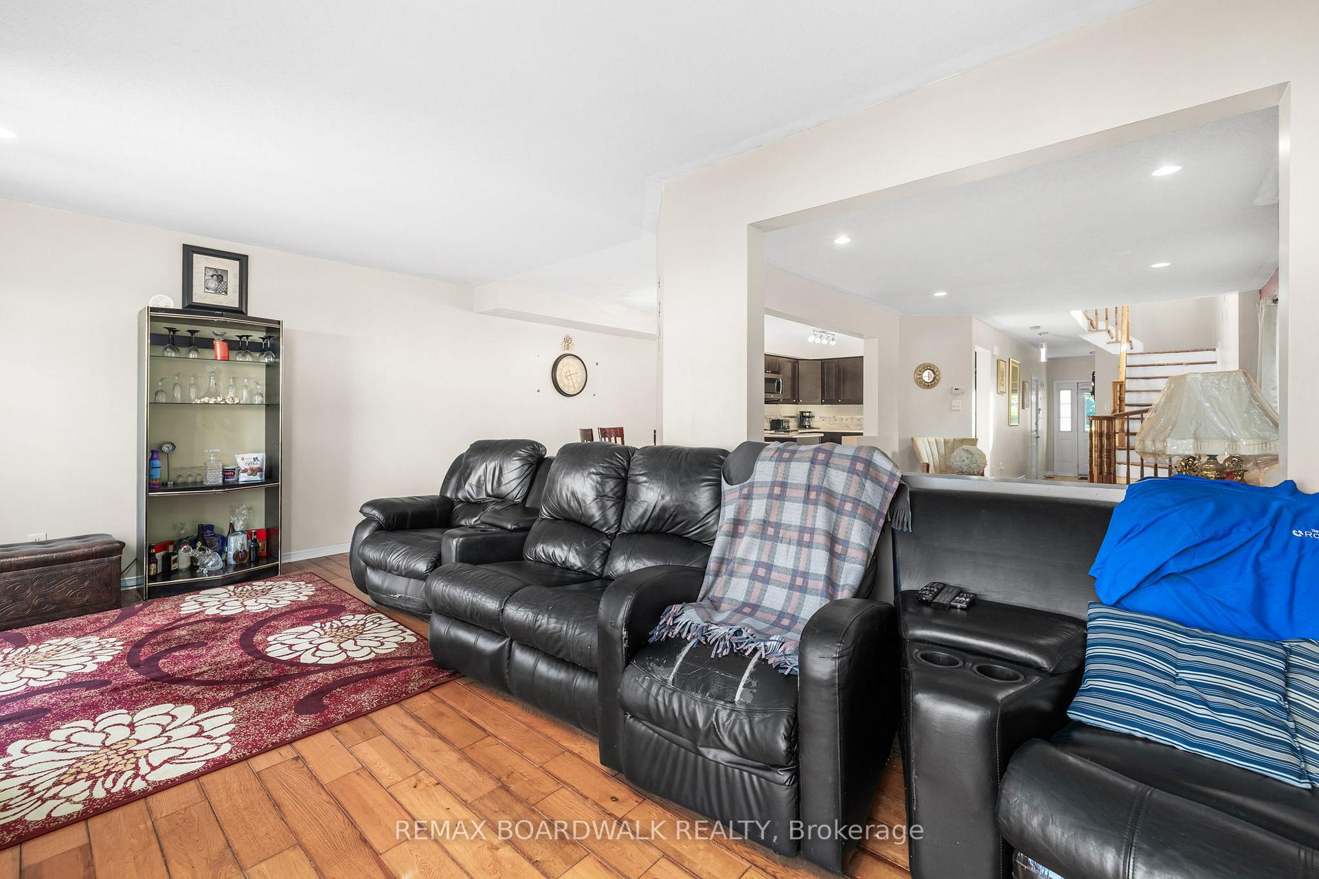 Photo 20 of 21 Kirkstone Private, Ottawa, Barrhaven - Stonebridge — HOMEH