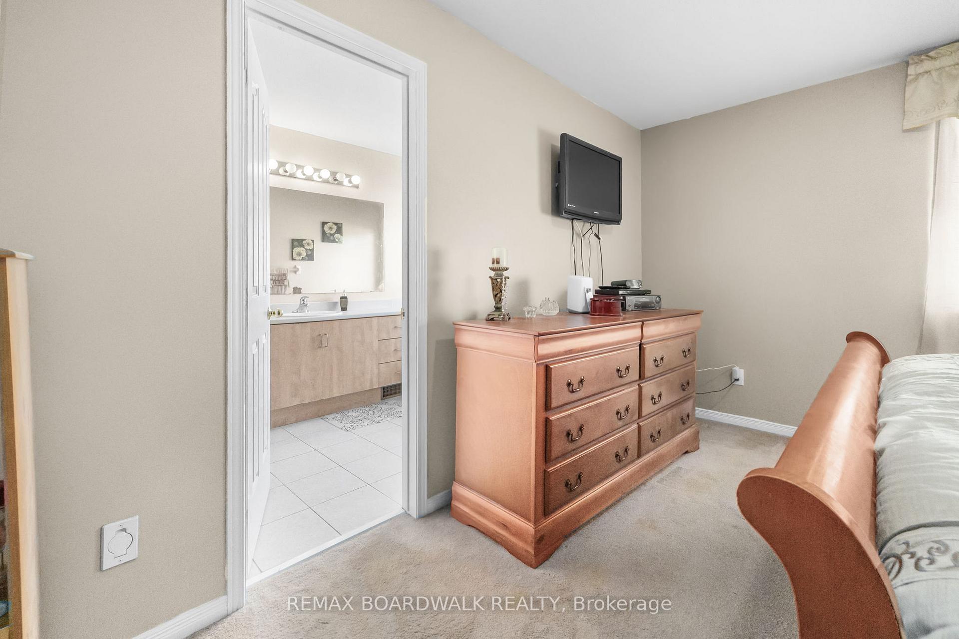 Photo 33 of 21 Kirkstone Private, Ottawa, Barrhaven - Stonebridge — HOMEH