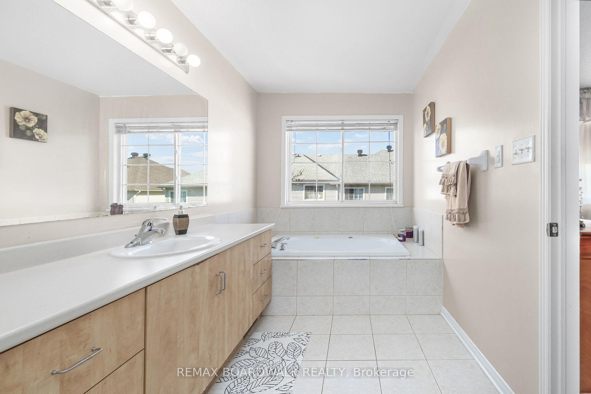 Photo 34 of 21 Kirkstone Private, Ottawa, Barrhaven - Stonebridge — HOMEH
