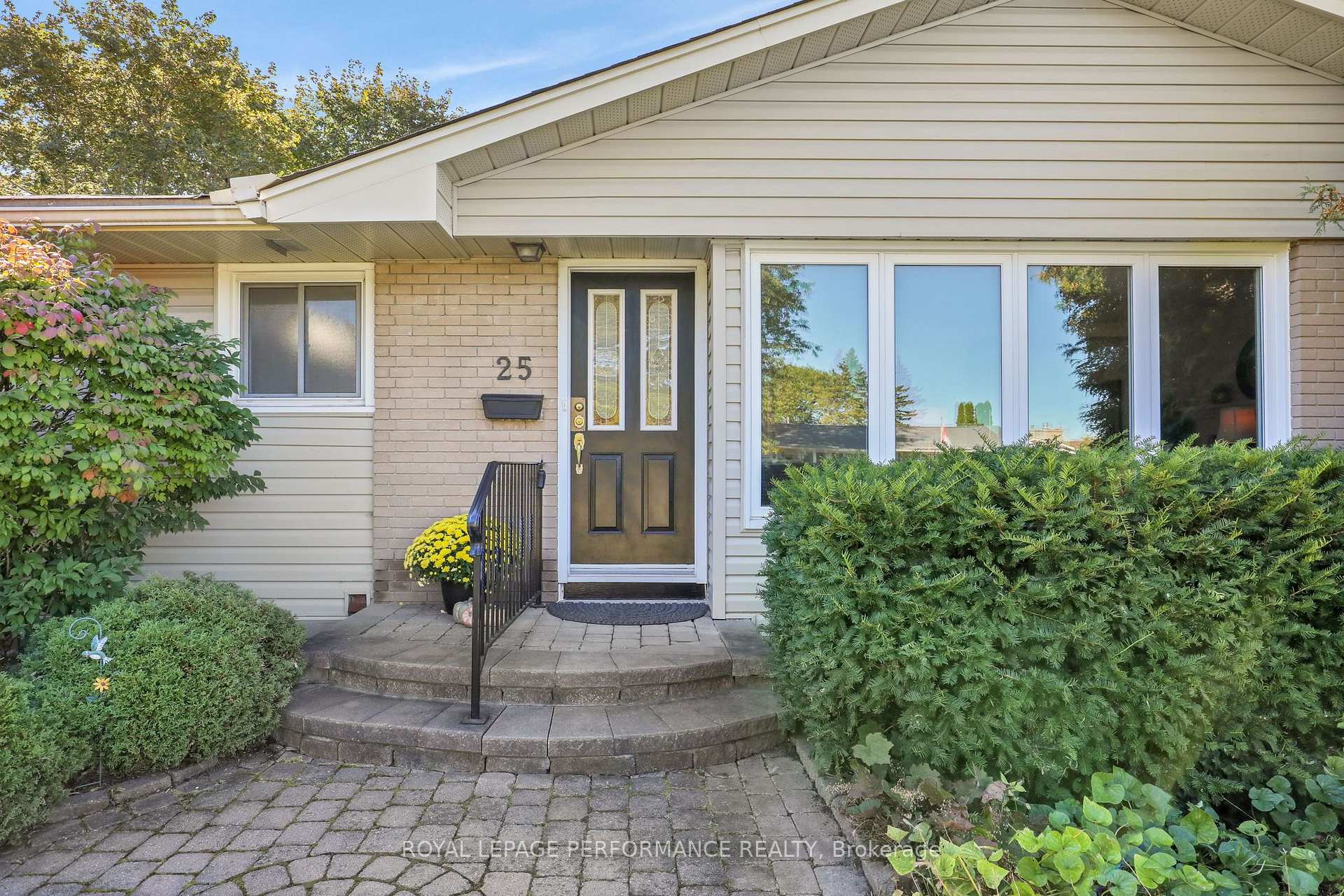 Photo 3 of 25 Thorncliff Place, Ottawa, Lynwood Village — HOMEH