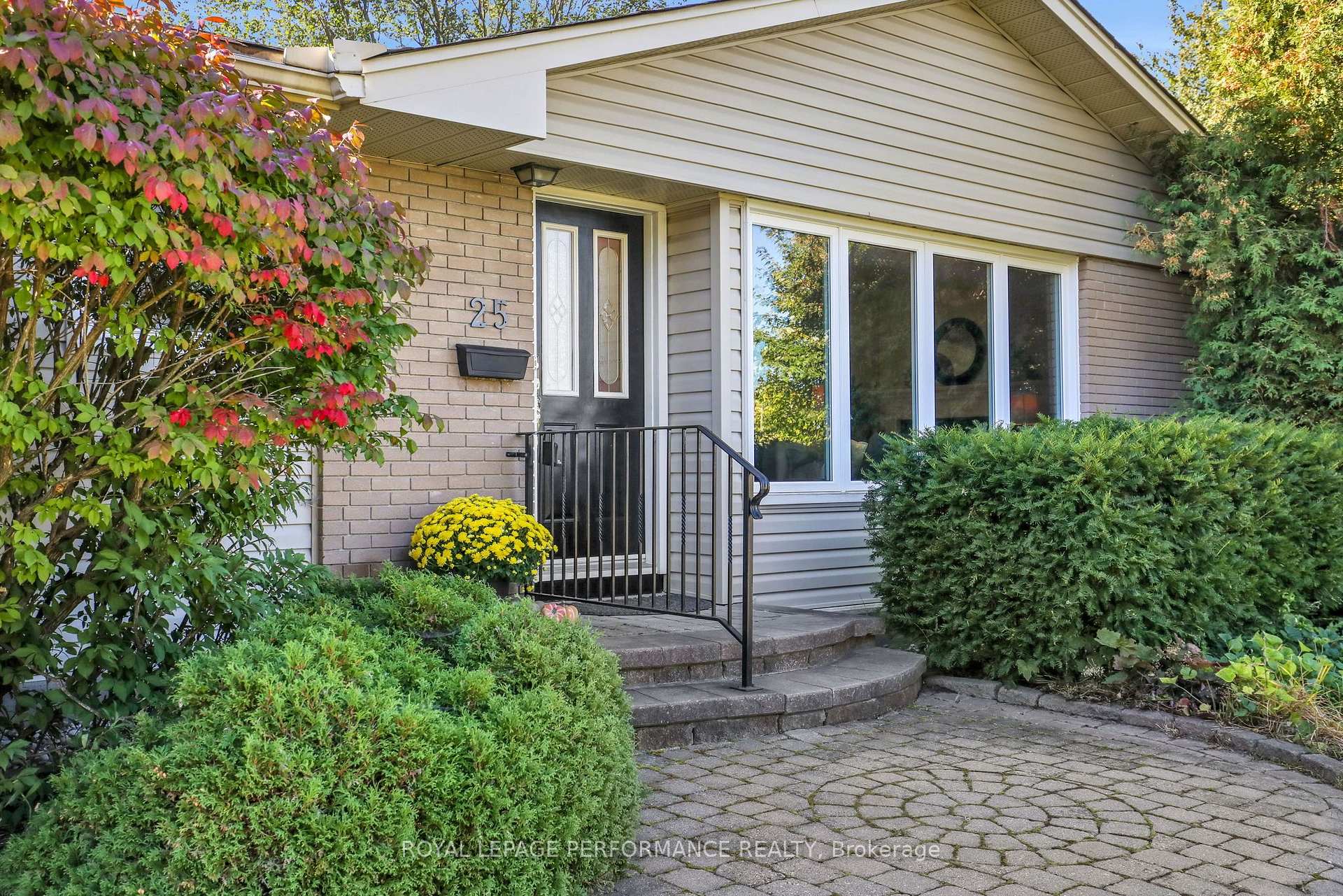 Photo 4 of 25 Thorncliff Place, Ottawa, Lynwood Village — HOMEH