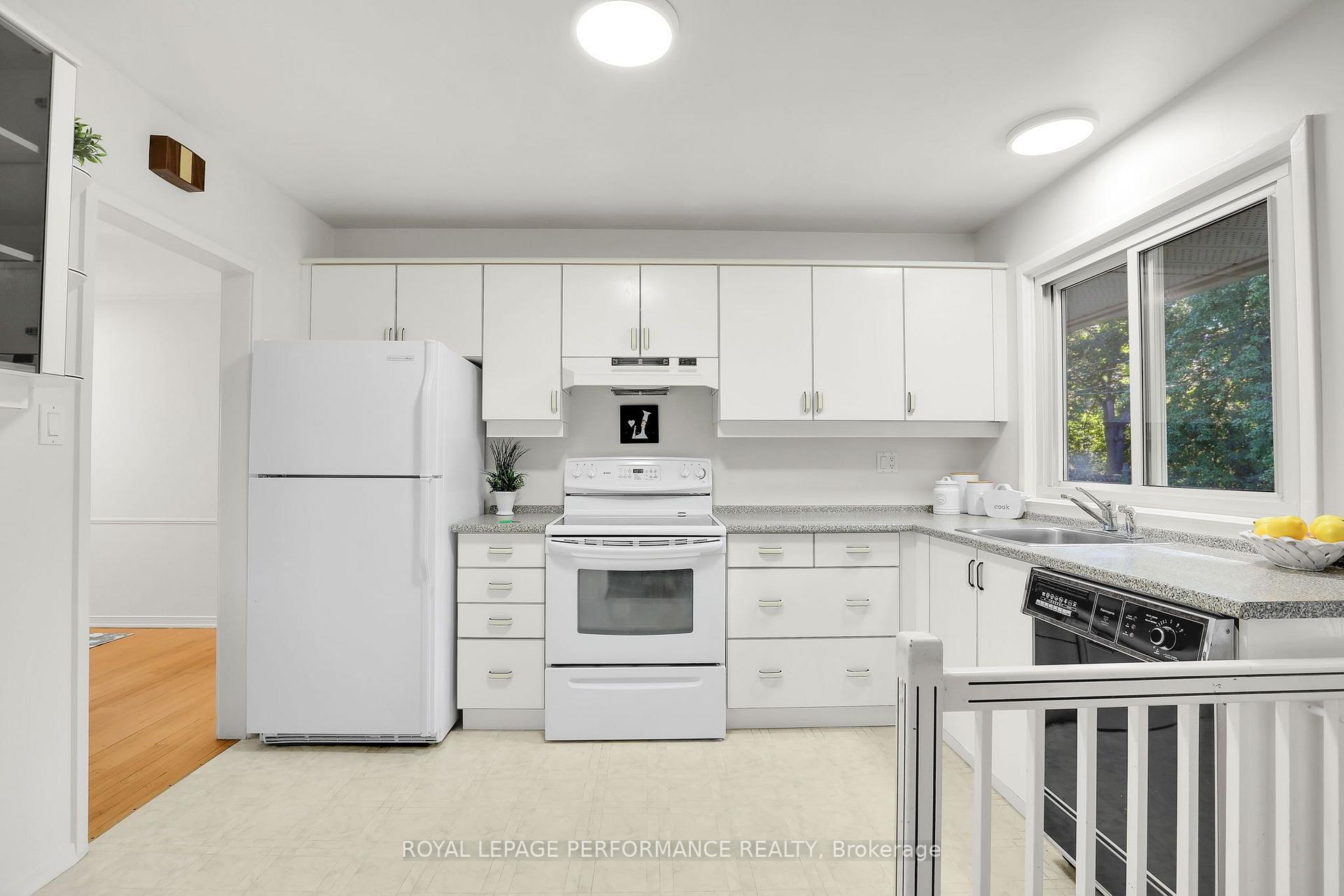 Photo 10 of 25 Thorncliff Place, Ottawa, Lynwood Village — HOMEH