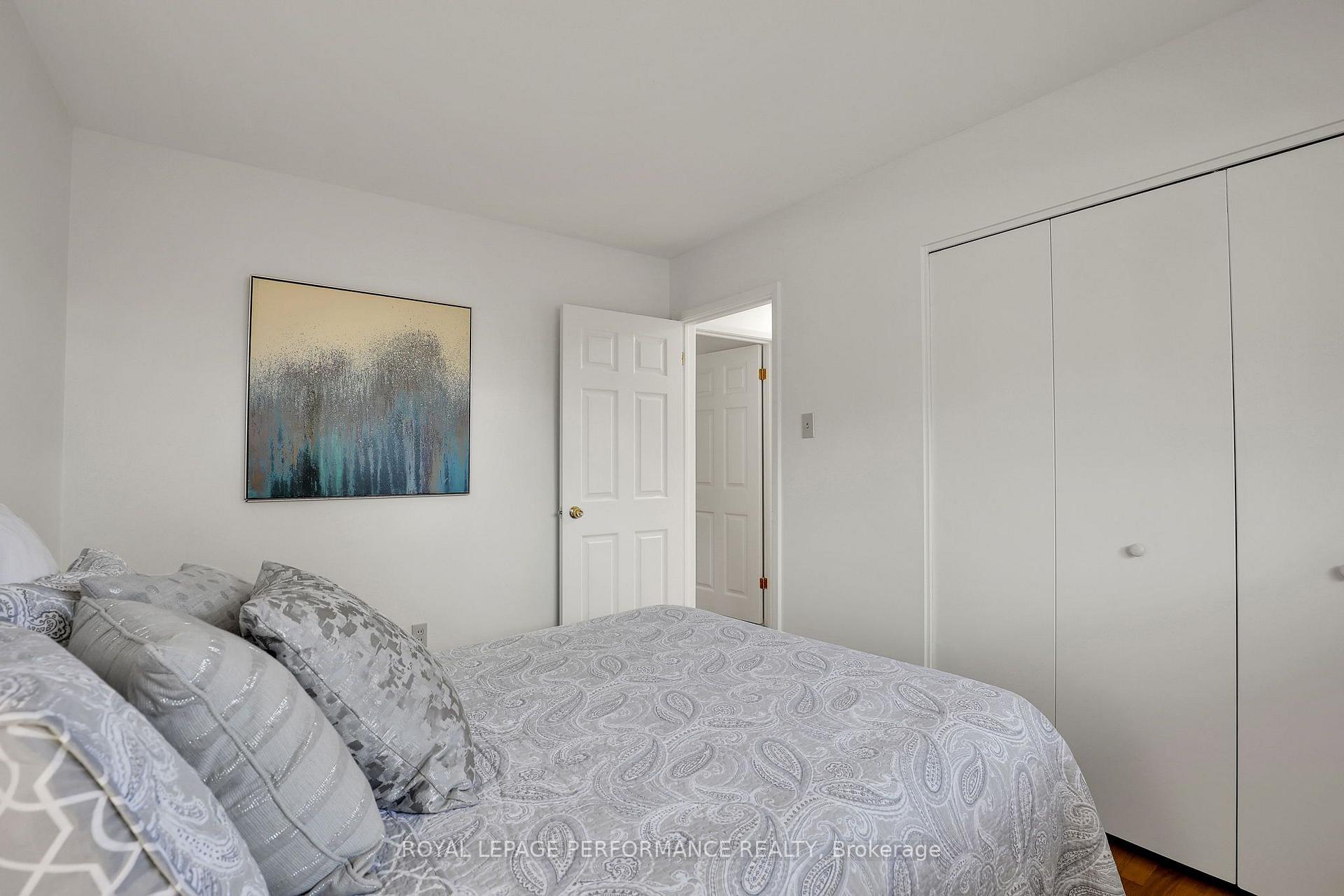 Photo 16 of 25 Thorncliff Place, Ottawa, Lynwood Village — HOMEH