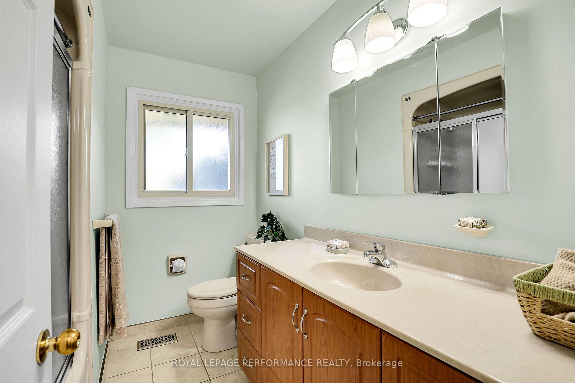 Photo 18 of 25 Thorncliff Place, Ottawa, Lynwood Village — HOMEH