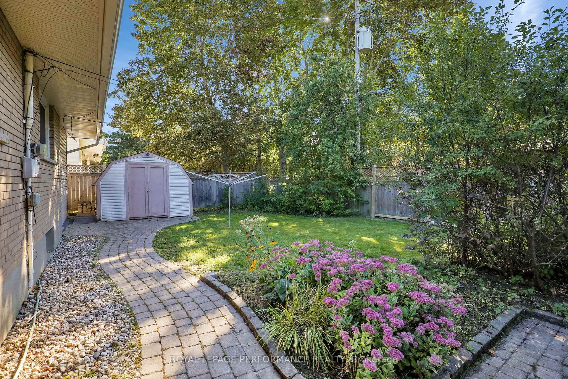 Photo 23 of 25 Thorncliff Place, Ottawa, Lynwood Village — HOMEH