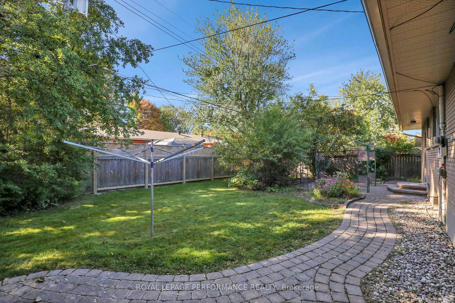 Photo 24 of 25 Thorncliff Place, Ottawa, Lynwood Village — HOMEH