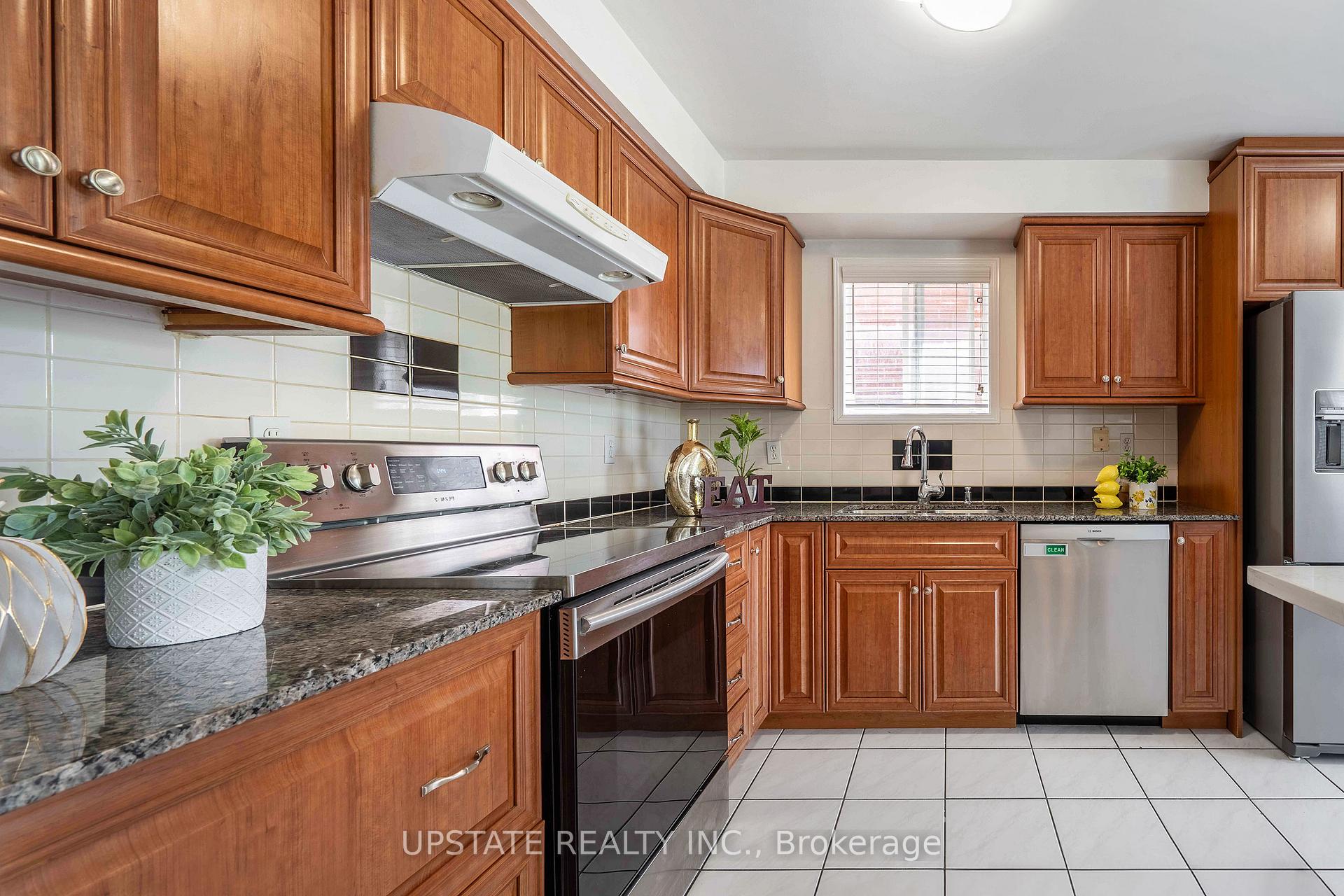 Photo 9 of 8548 Martin Grove Road, Vaughan, West Woodbridge — HOMEH