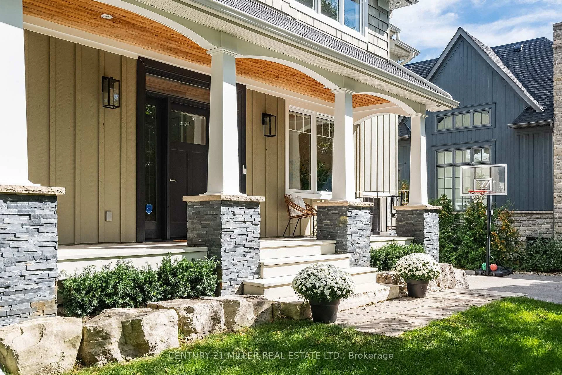 Photo 11 of 407 Maple Grove Drive, Oakville, Ford — HOMEH