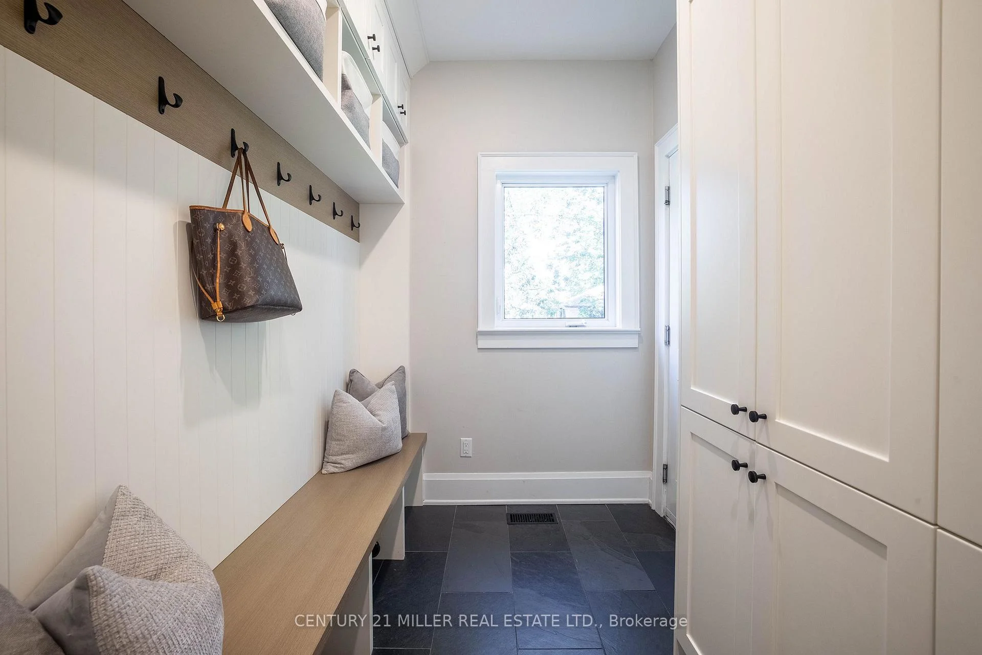 Photo 39 of 407 Maple Grove Drive, Oakville, Ford — HOMEH