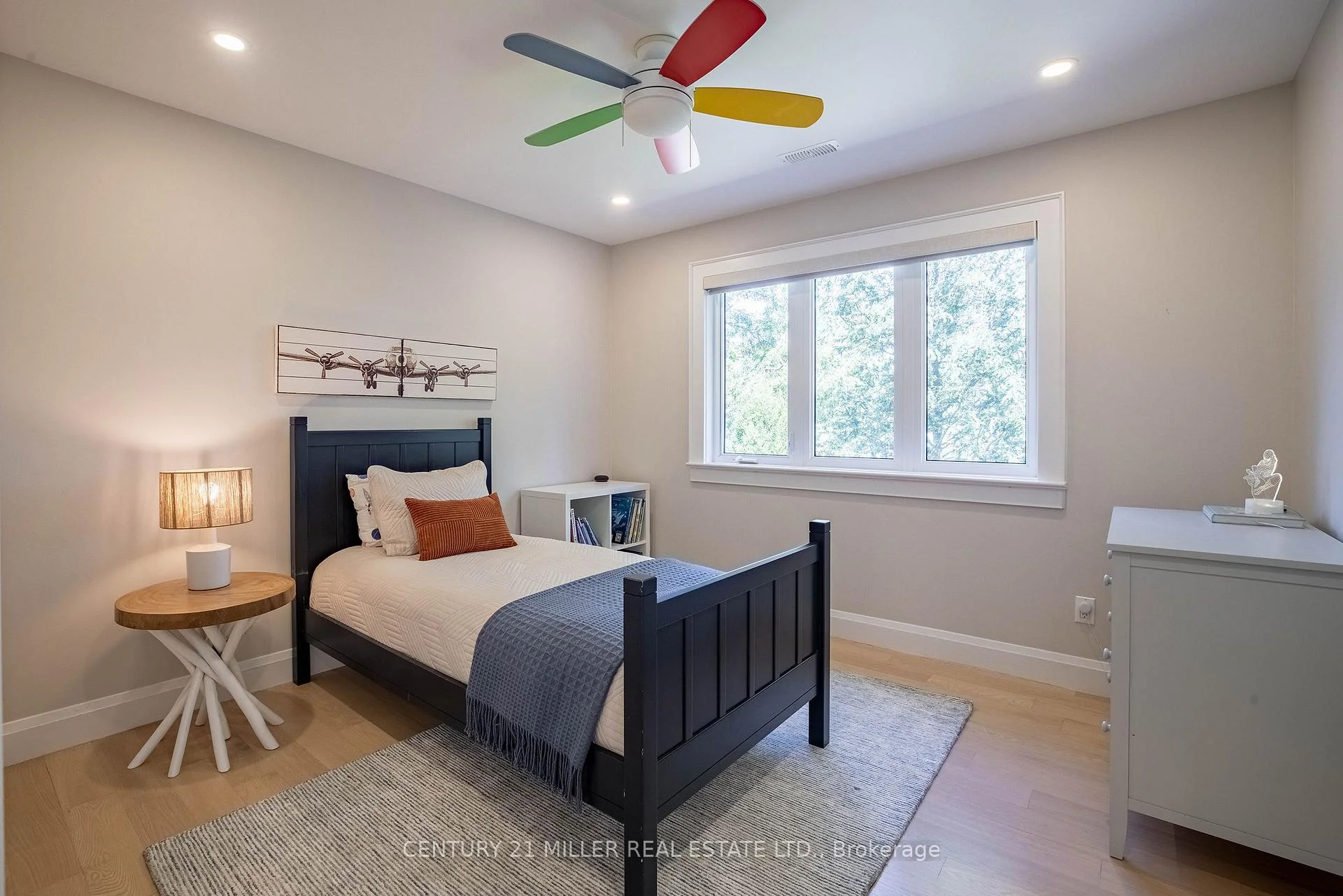 Photo 51 of 407 Maple Grove Drive, Oakville, Ford — HOMEH