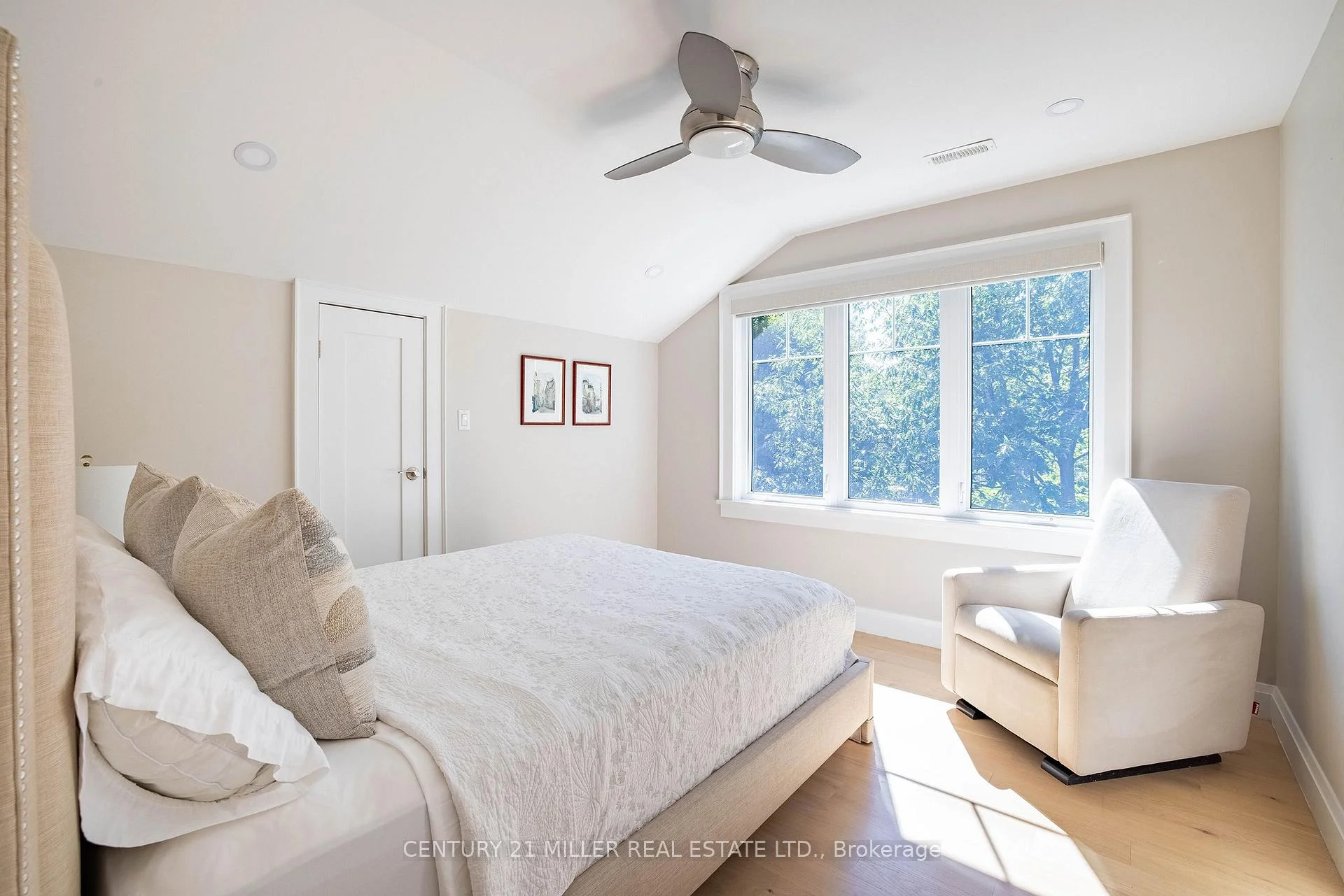 Photo 53 of 407 Maple Grove Drive, Oakville, Ford — HOMEH