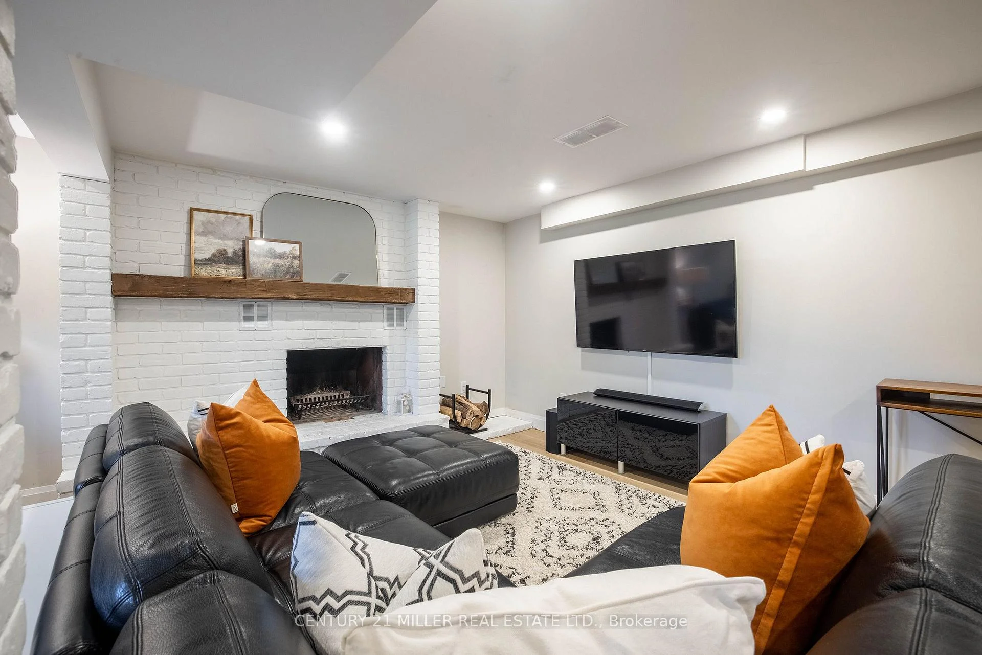 Photo 61 of 407 Maple Grove Drive, Oakville, Ford — HOMEH