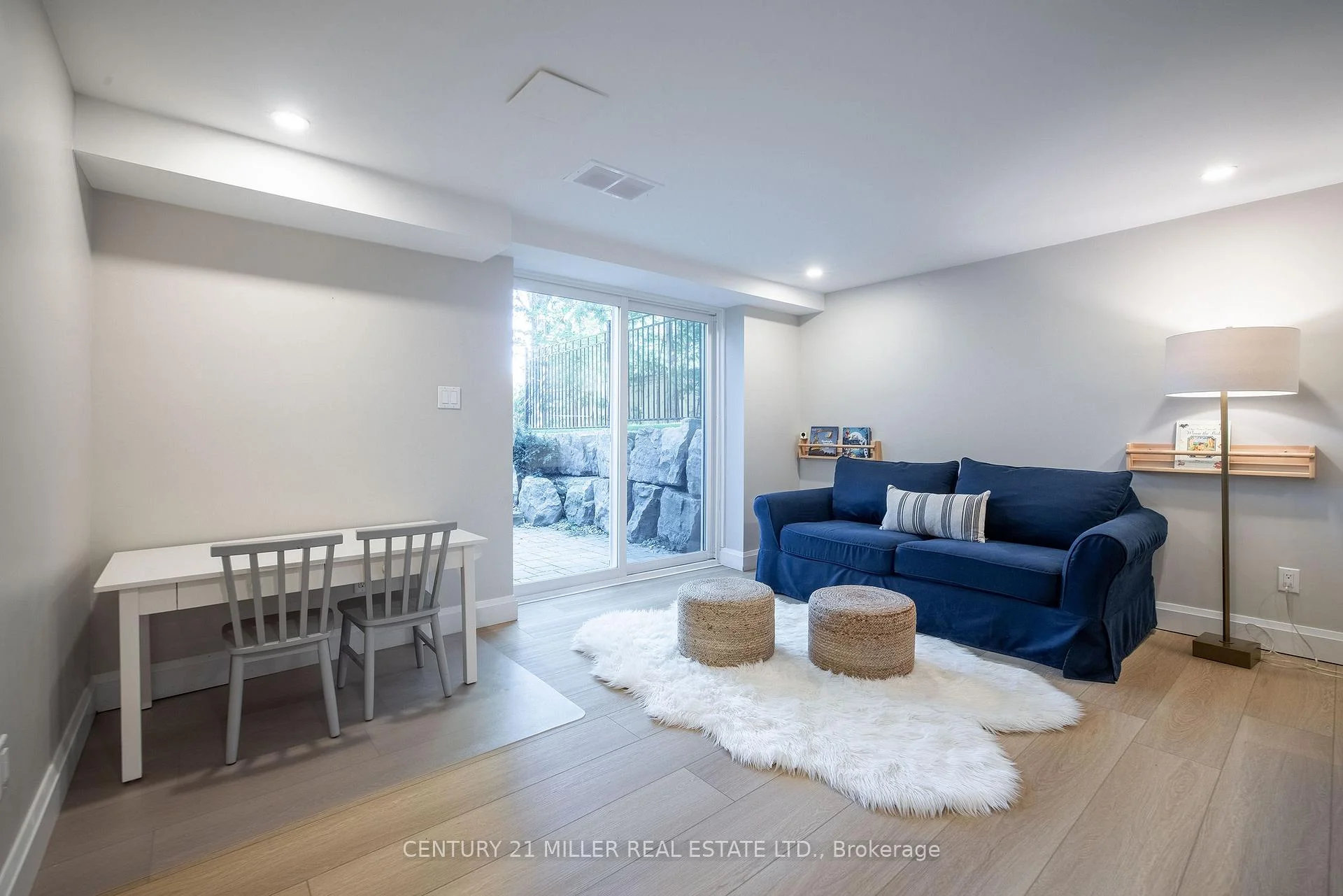 Photo 65 of 407 Maple Grove Drive, Oakville, Ford — HOMEH