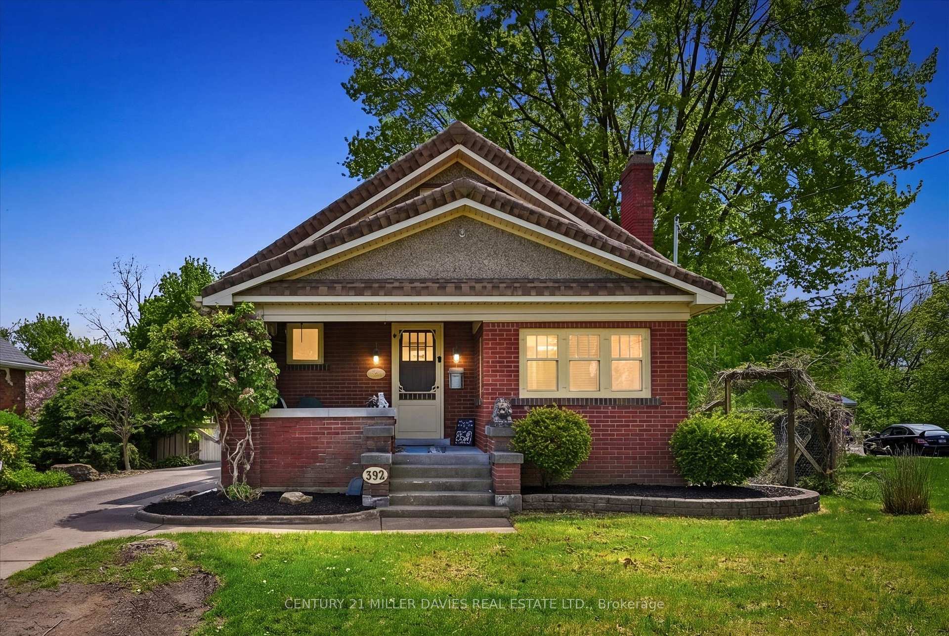Photo 2 of 392 Queenston Street, St. Catharines, Secord Woods — HOMEH
