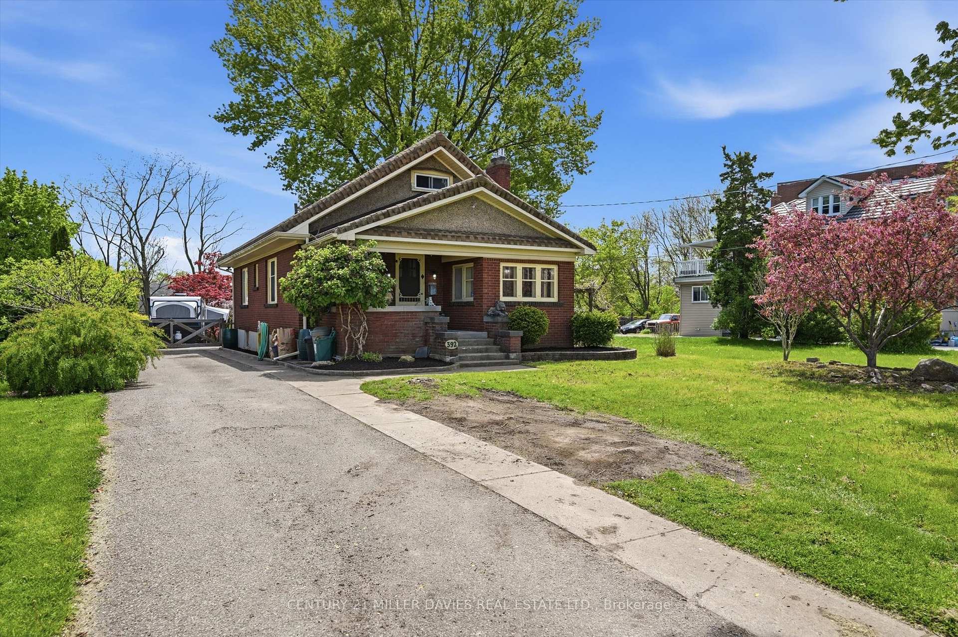 Photo 4 of 392 Queenston Street, St. Catharines, Secord Woods — HOMEH