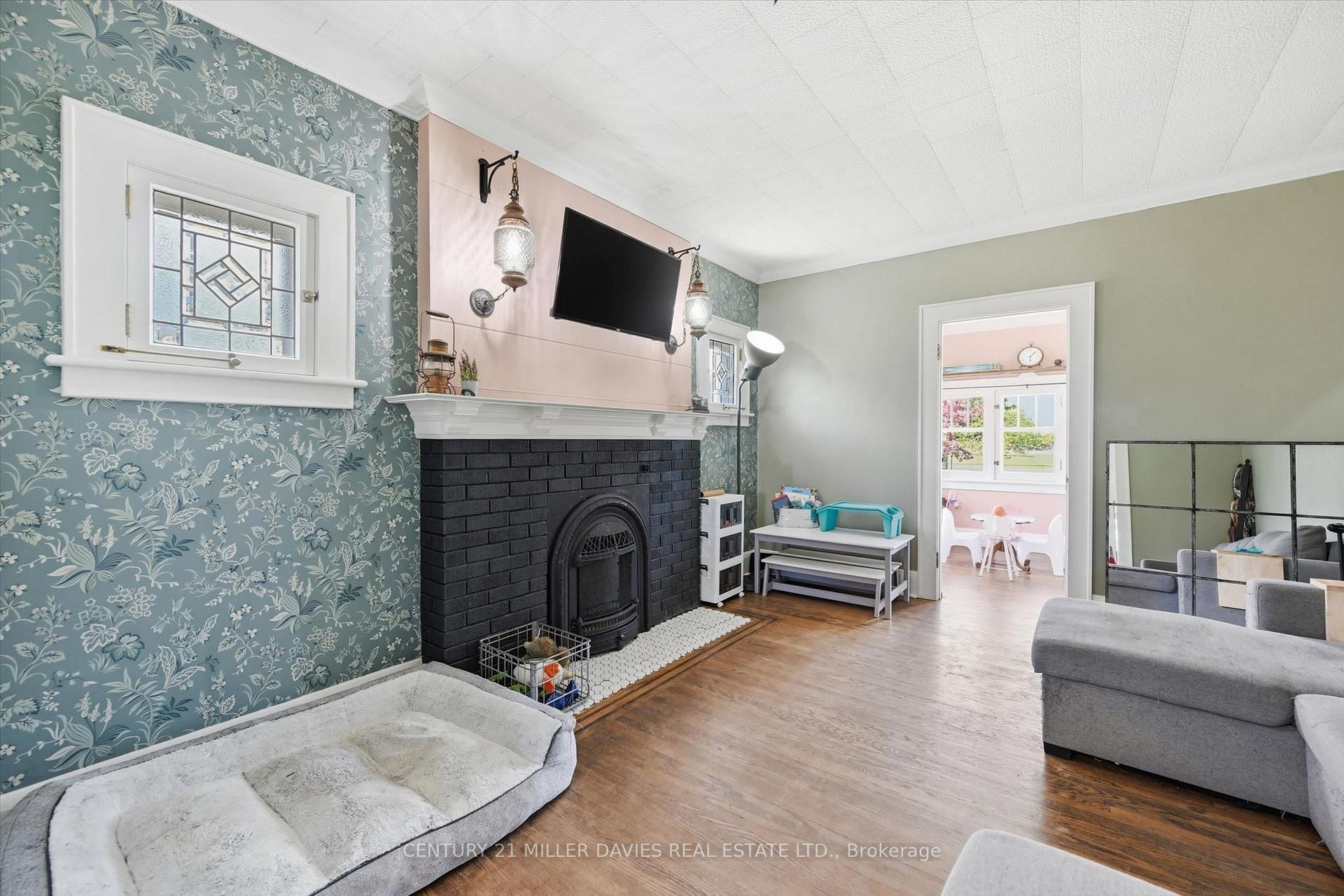 Photo 7 of 392 Queenston Street, St. Catharines, Secord Woods — HOMEH