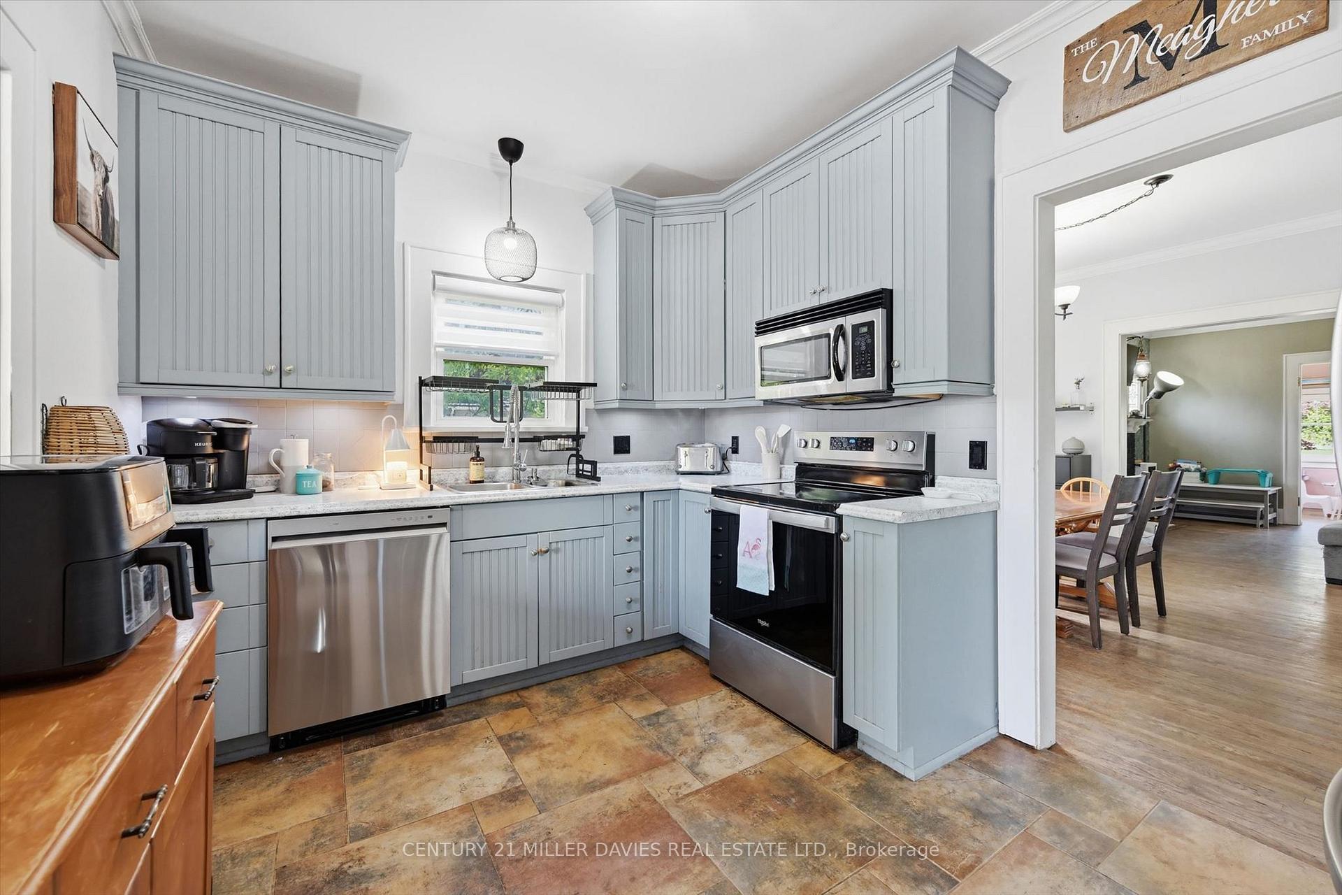 Photo 16 of 392 Queenston Street, St. Catharines, Secord Woods — HOMEH