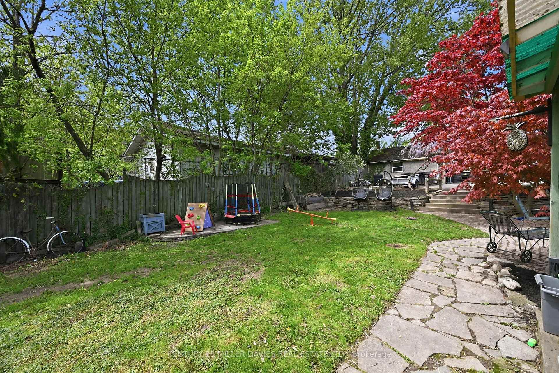 Photo 33 of 392 Queenston Street, St. Catharines, Secord Woods — HOMEH
