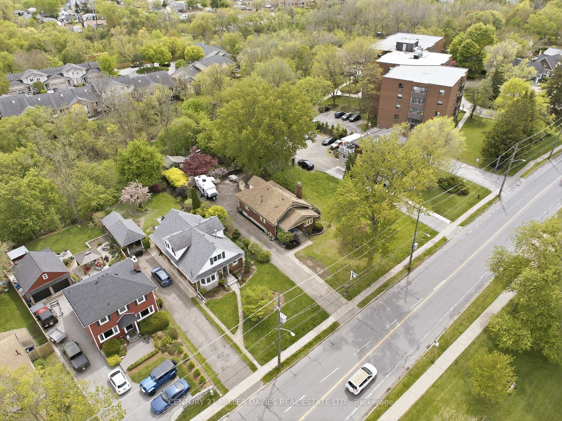 Photo 35 of 392 Queenston Street, St. Catharines, Secord Woods — HOMEH