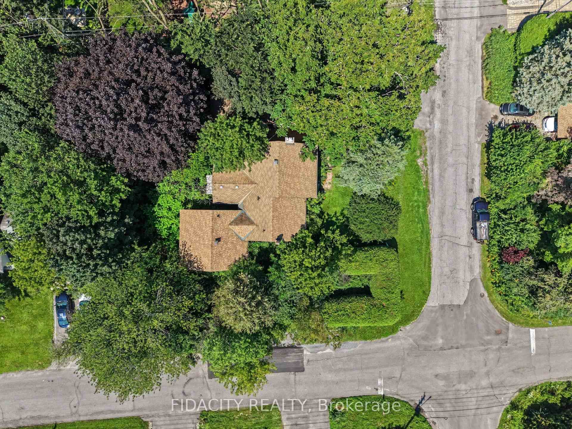 Photo 2 of 6 Malcolm Place, Ottawa, Meadowlands/Crestview — HOMEH
