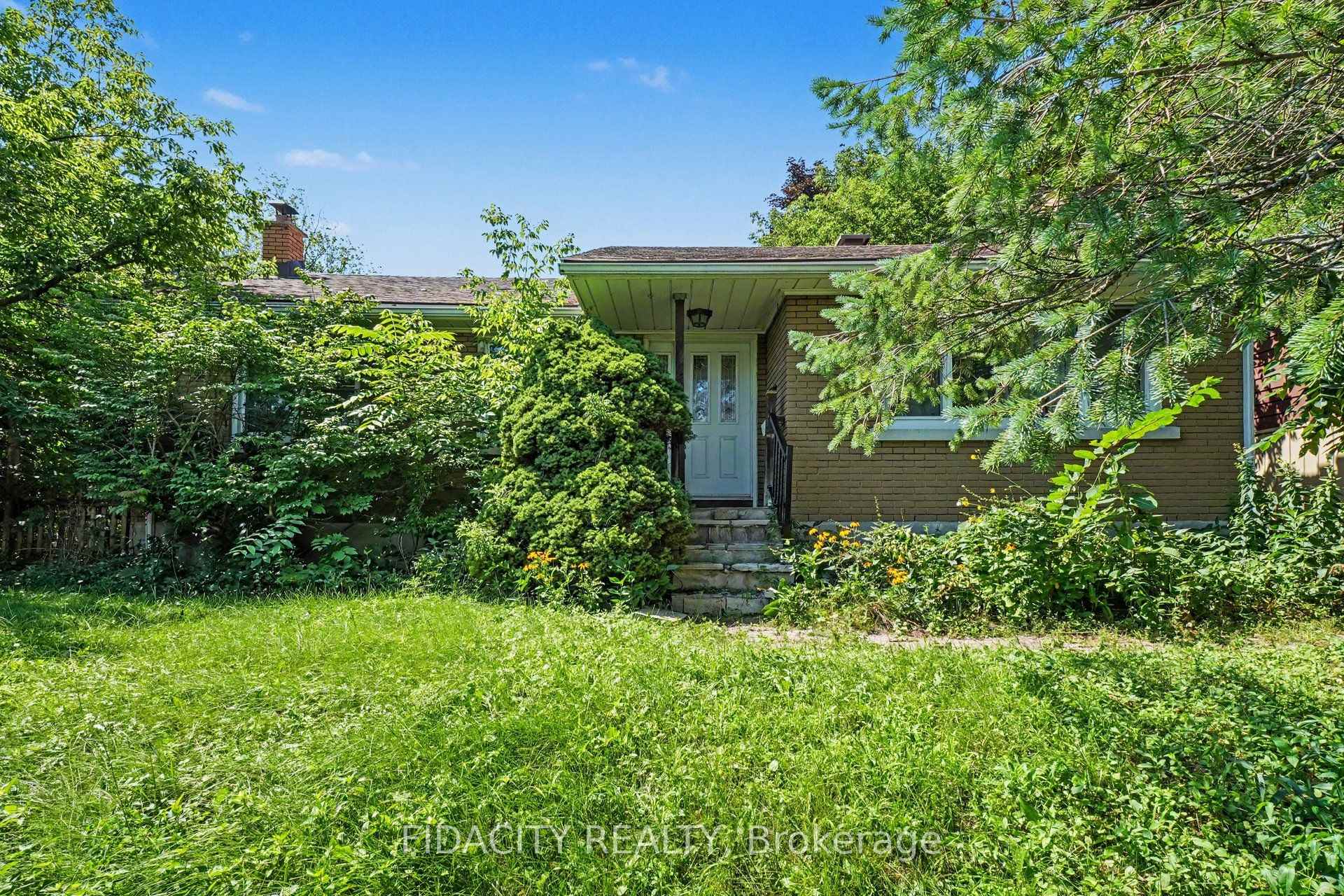 Photo 3 of 6 Malcolm Place, Ottawa, Meadowlands/Crestview — HOMEH