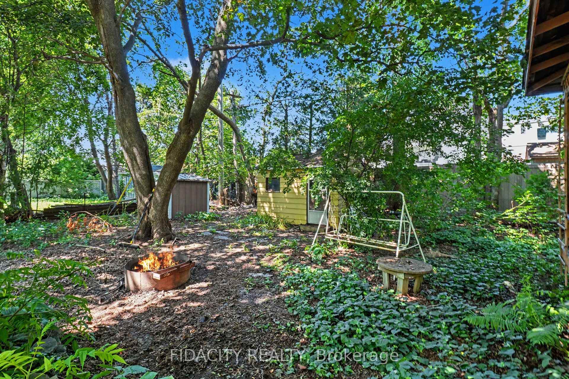 Photo 5 of 6 Malcolm Place, Ottawa, Meadowlands/Crestview — HOMEH
