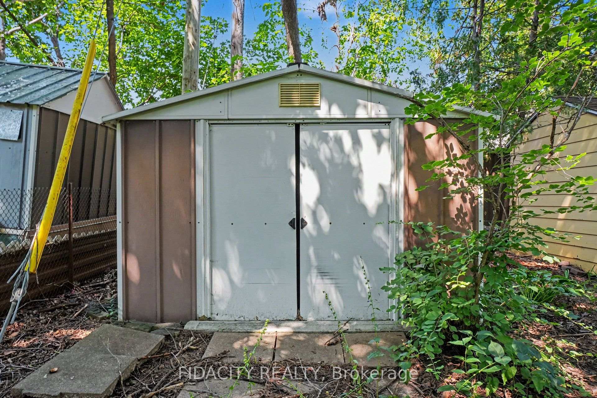 Photo 6 of 6 Malcolm Place, Ottawa, Meadowlands/Crestview — HOMEH