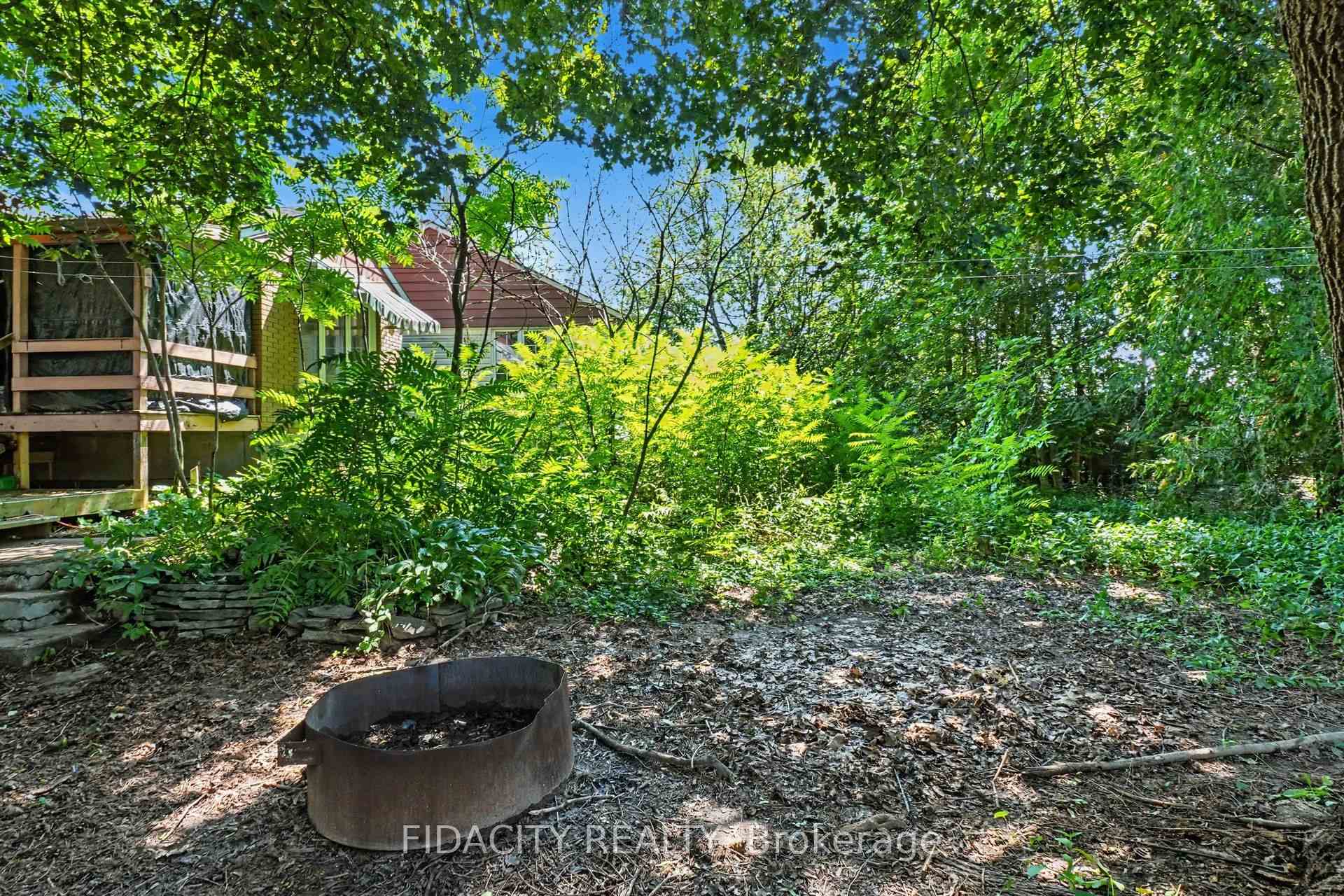 Photo 8 of 6 Malcolm Place, Ottawa, Meadowlands/Crestview — HOMEH