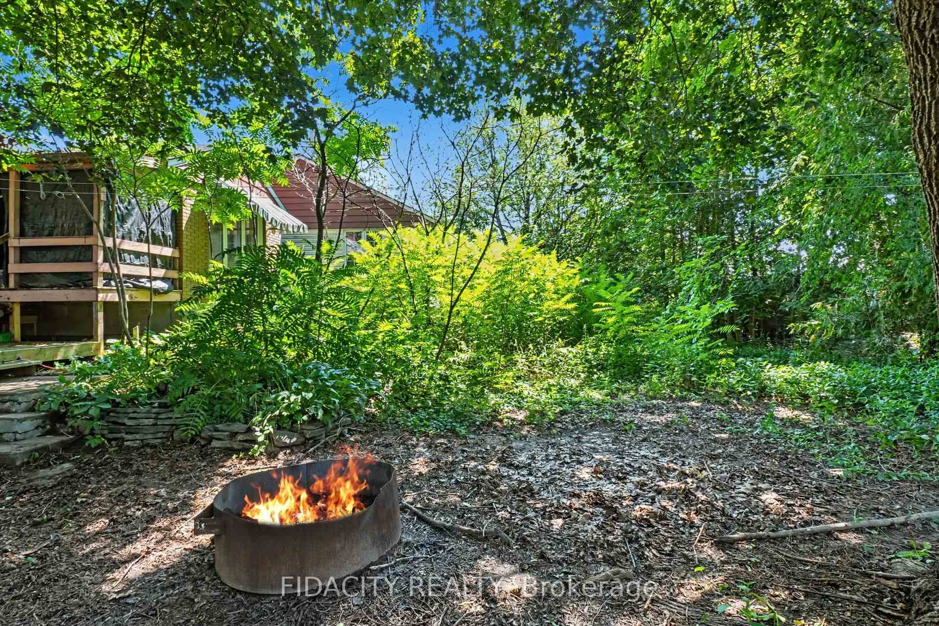 Photo 9 of 6 Malcolm Place, Ottawa, Meadowlands/Crestview — HOMEH