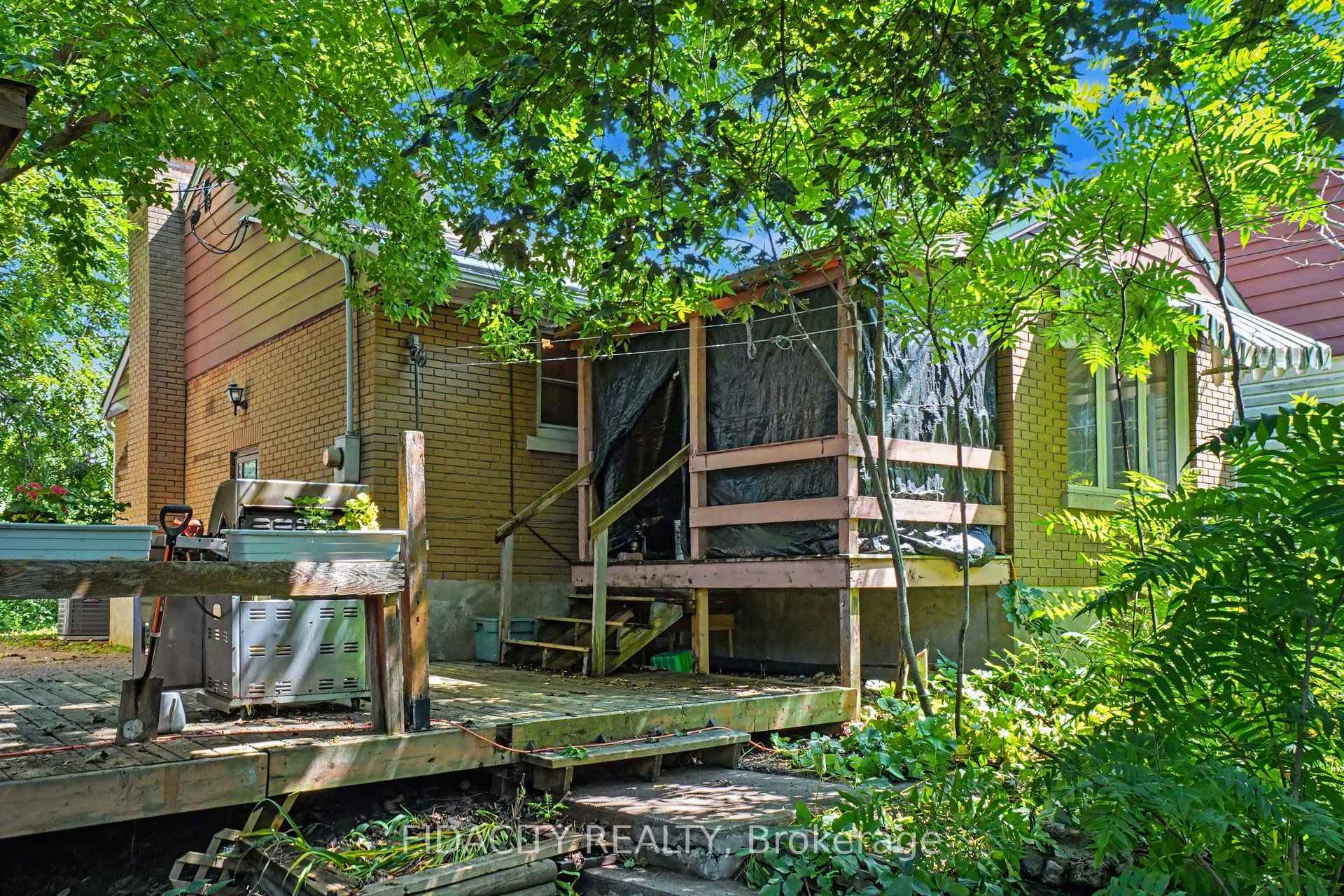 Photo 10 of 6 Malcolm Place, Ottawa, Meadowlands/Crestview — HOMEH