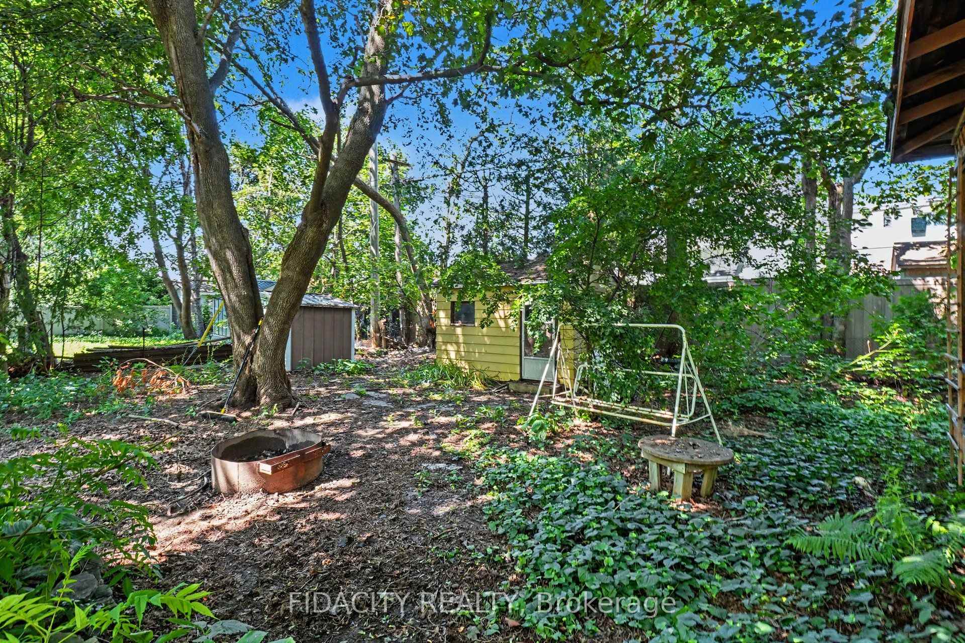 Photo 11 of 6 Malcolm Place, Ottawa, Meadowlands/Crestview — HOMEH