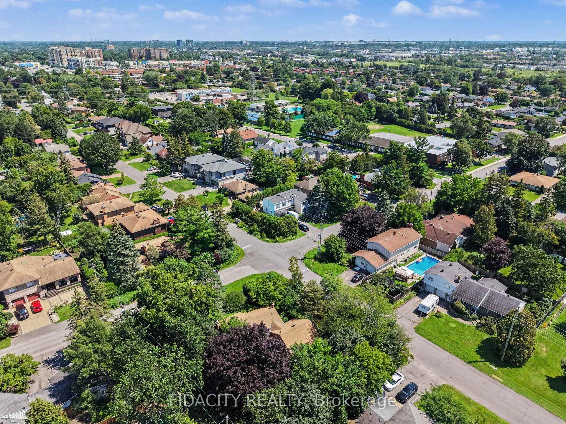 Photo 14 of 6 Malcolm Place, Ottawa, Meadowlands/Crestview — HOMEH