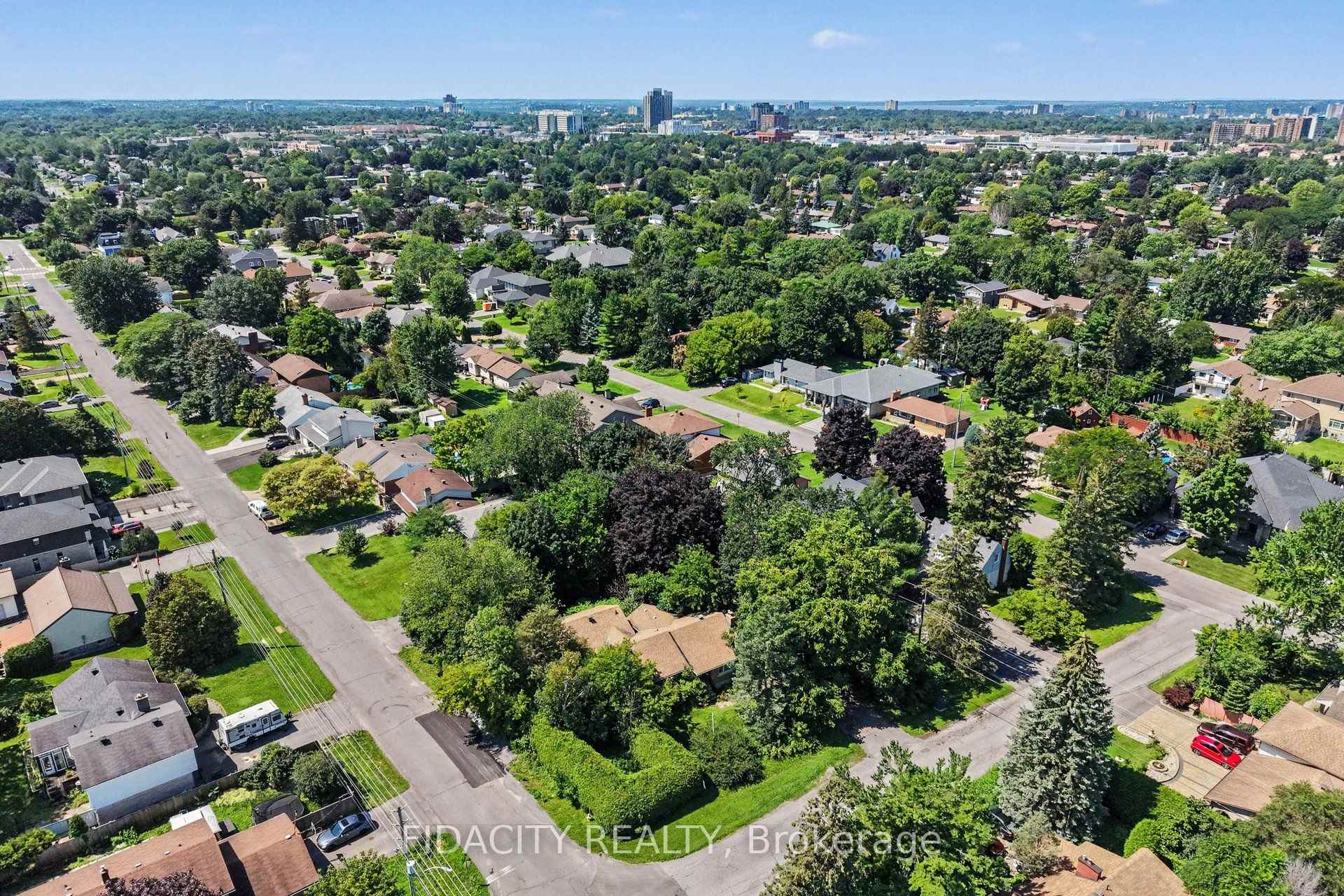 Photo 15 of 6 Malcolm Place, Ottawa, Meadowlands/Crestview — HOMEH