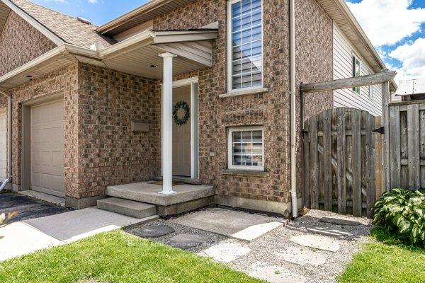 Photo 3 of 127 Walsh Crescent, Stratford — HOMEH