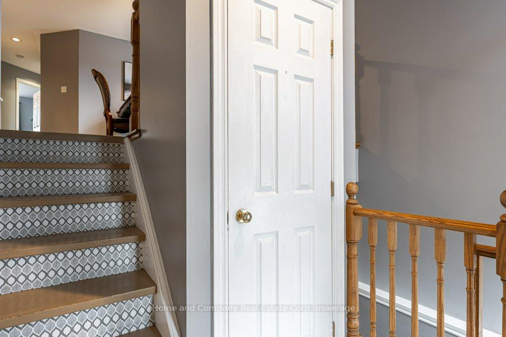 Photo 5 of 127 Walsh Crescent, Stratford — HOMEH