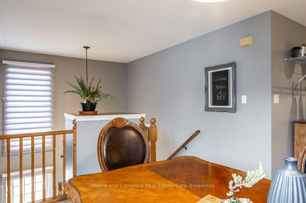 Photo 11 of 127 Walsh Crescent, Stratford — HOMEH